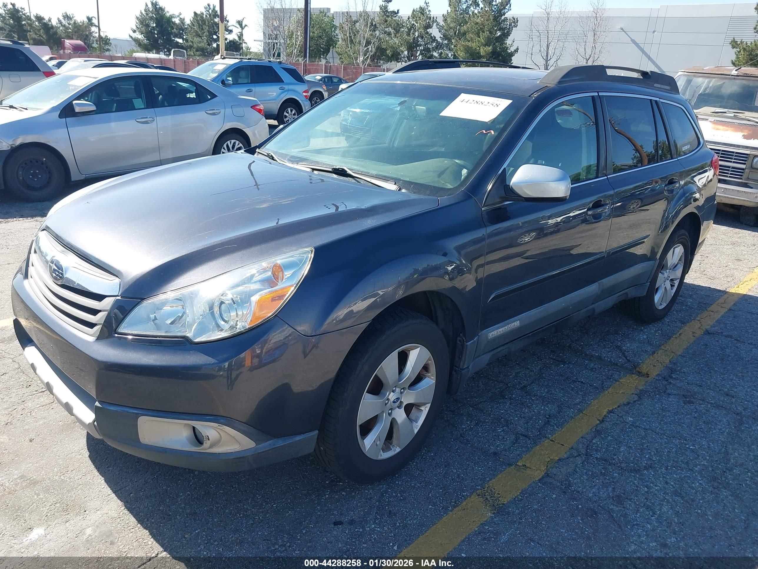 SUBARU OUTBACK image 2