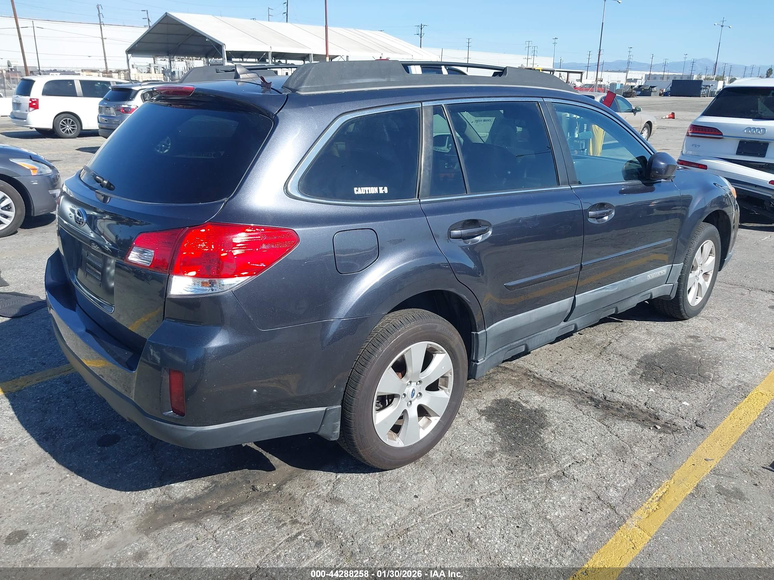 SUBARU OUTBACK image 4