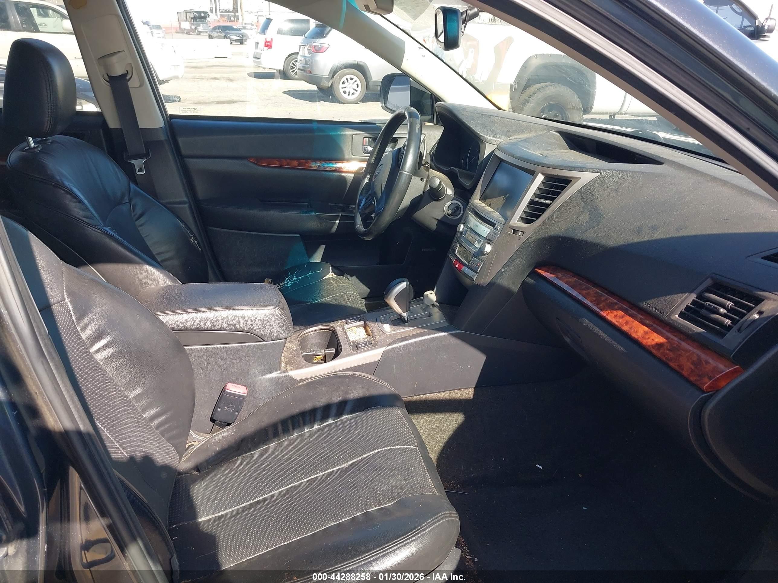 SUBARU OUTBACK image 5