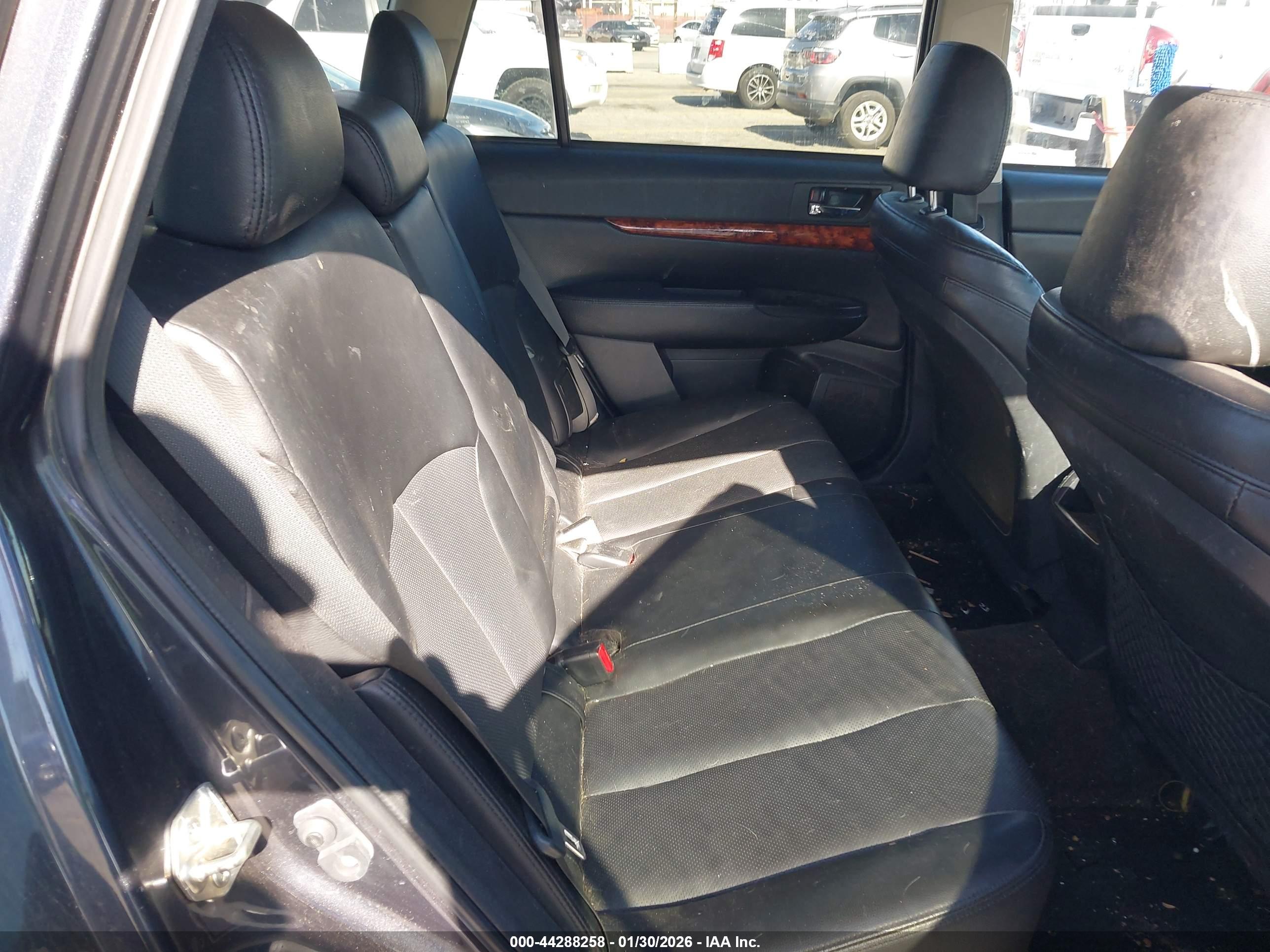 SUBARU OUTBACK image 8