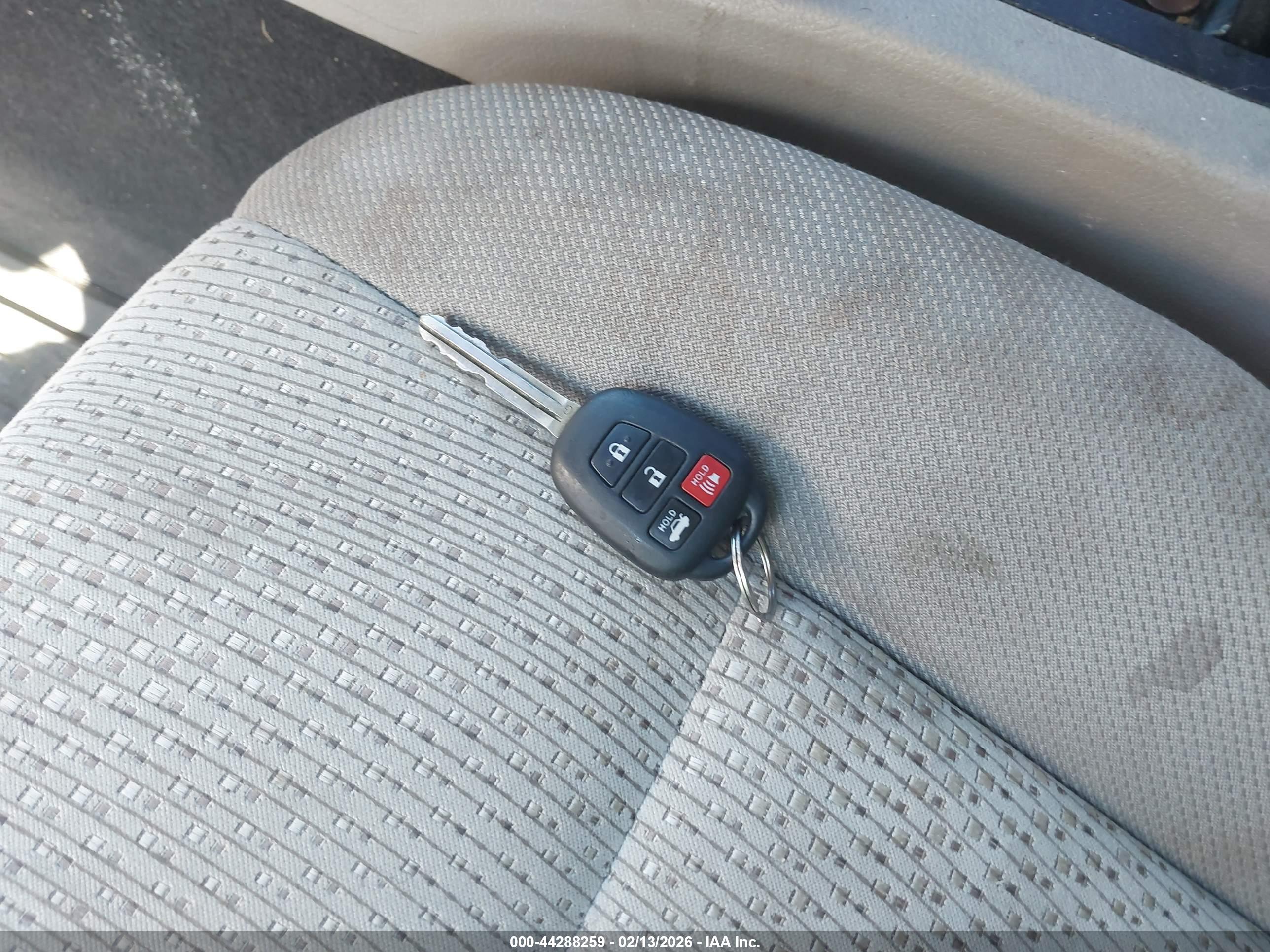 TOYOTA CAMRY image 11