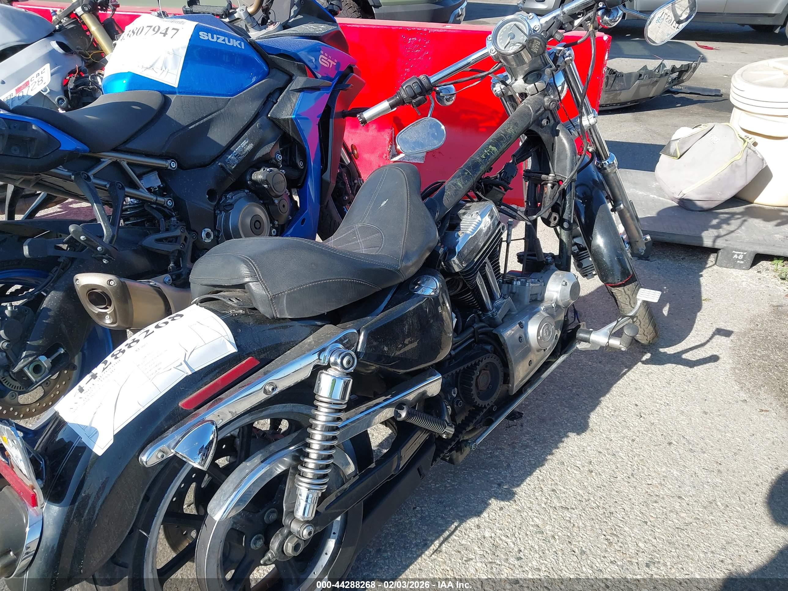 HARLEY-DAVIDSON XL883 image 4