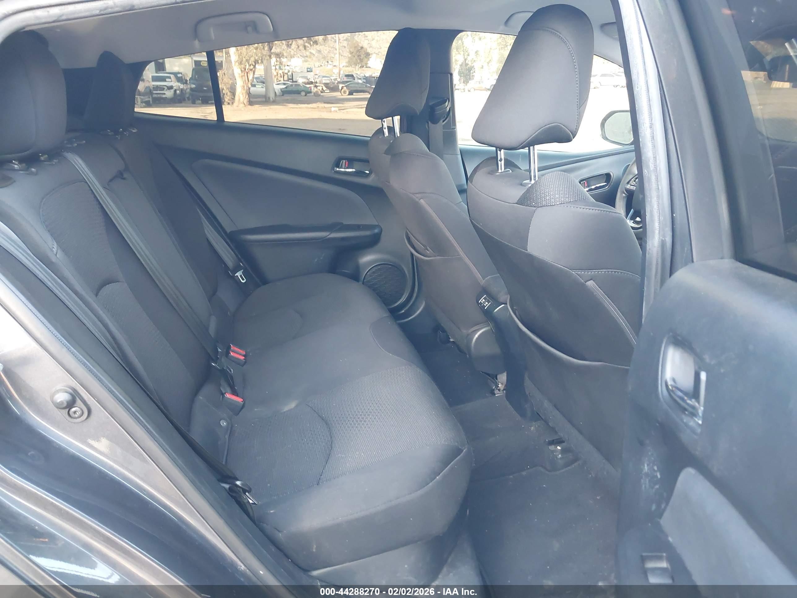 TOYOTA PRIUS image 8