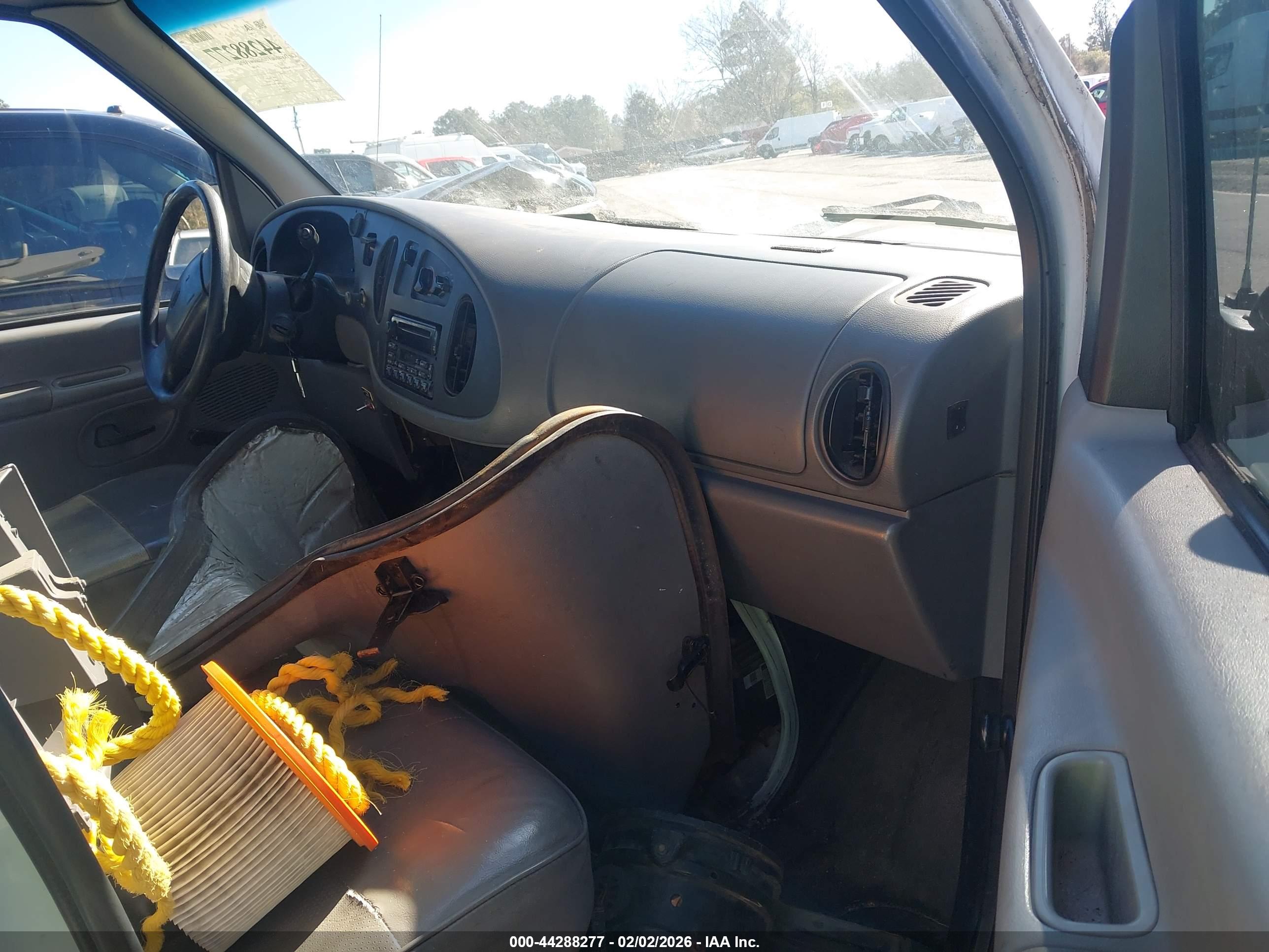 FORD E-350 image 5