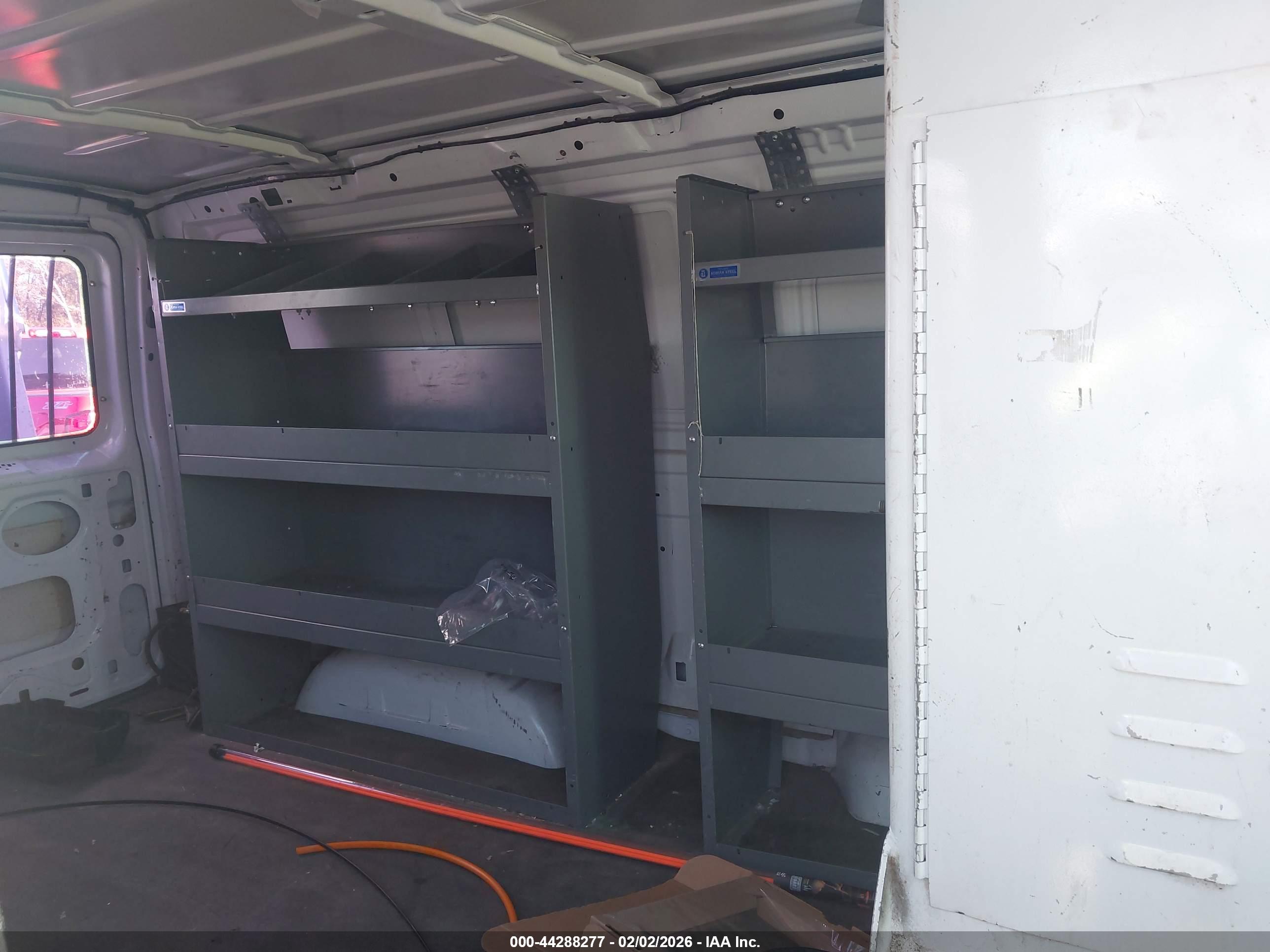 FORD E-350 image 8