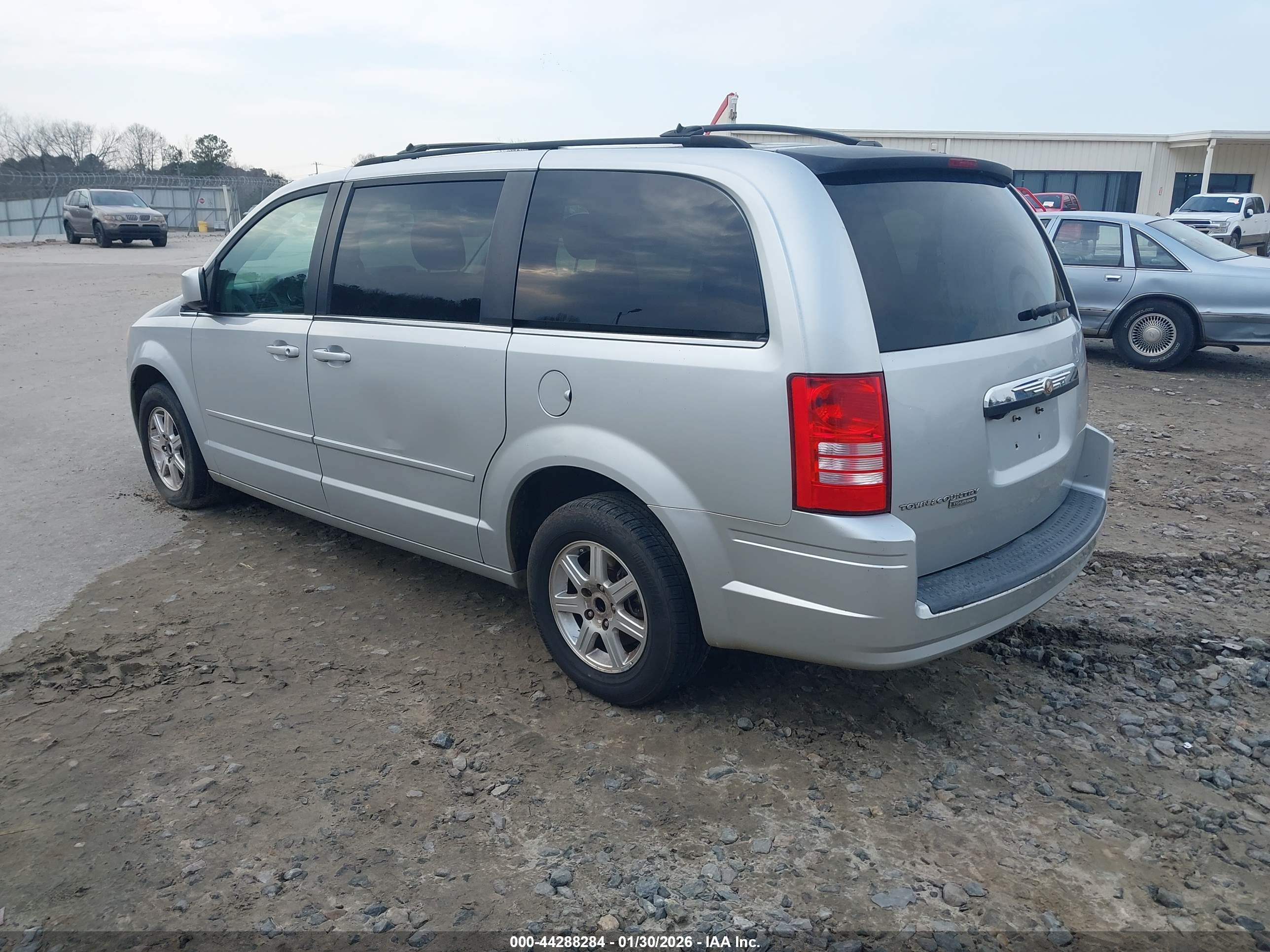 CHRYSLER TOWN image 3