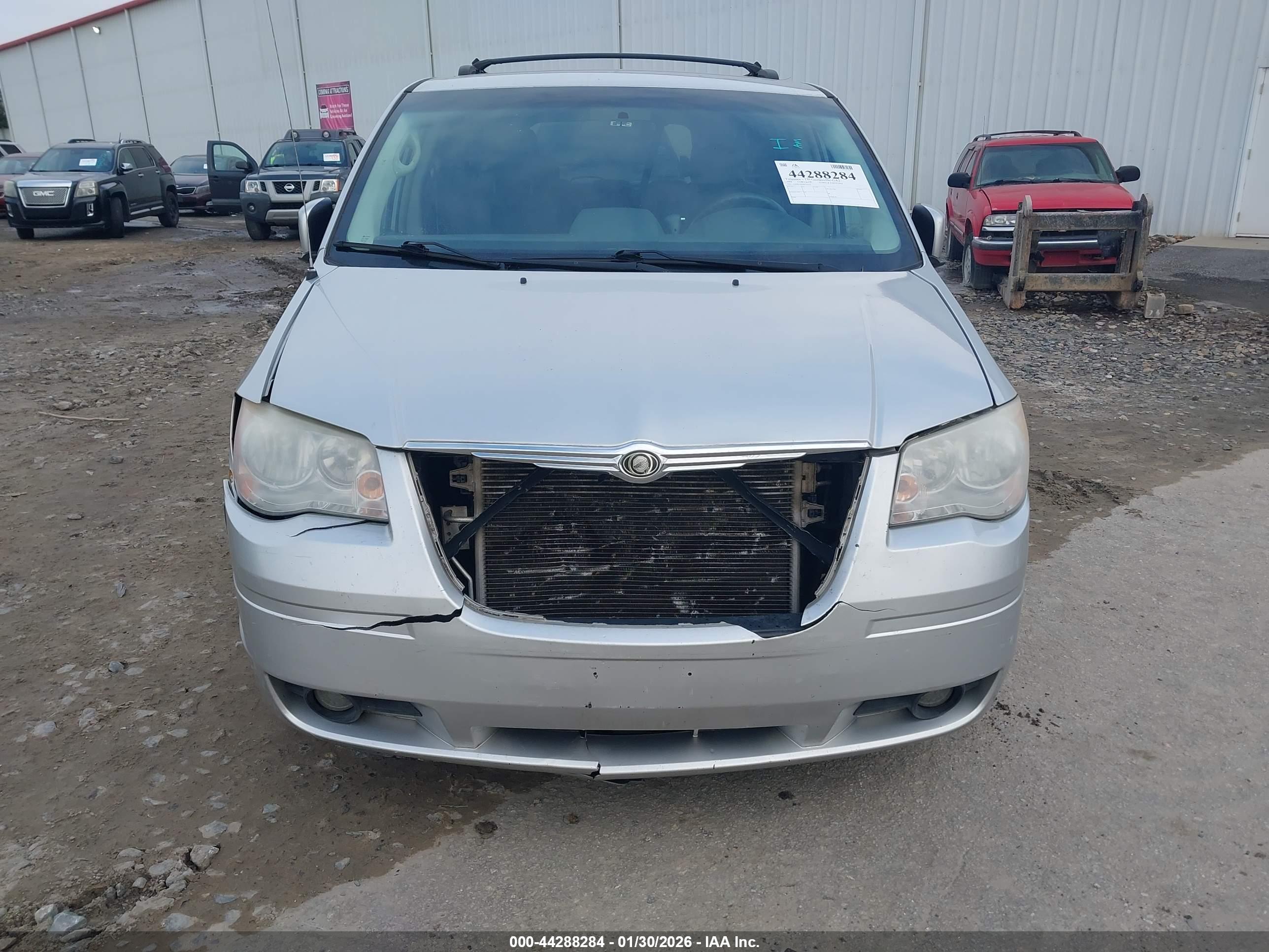 CHRYSLER TOWN image 6
