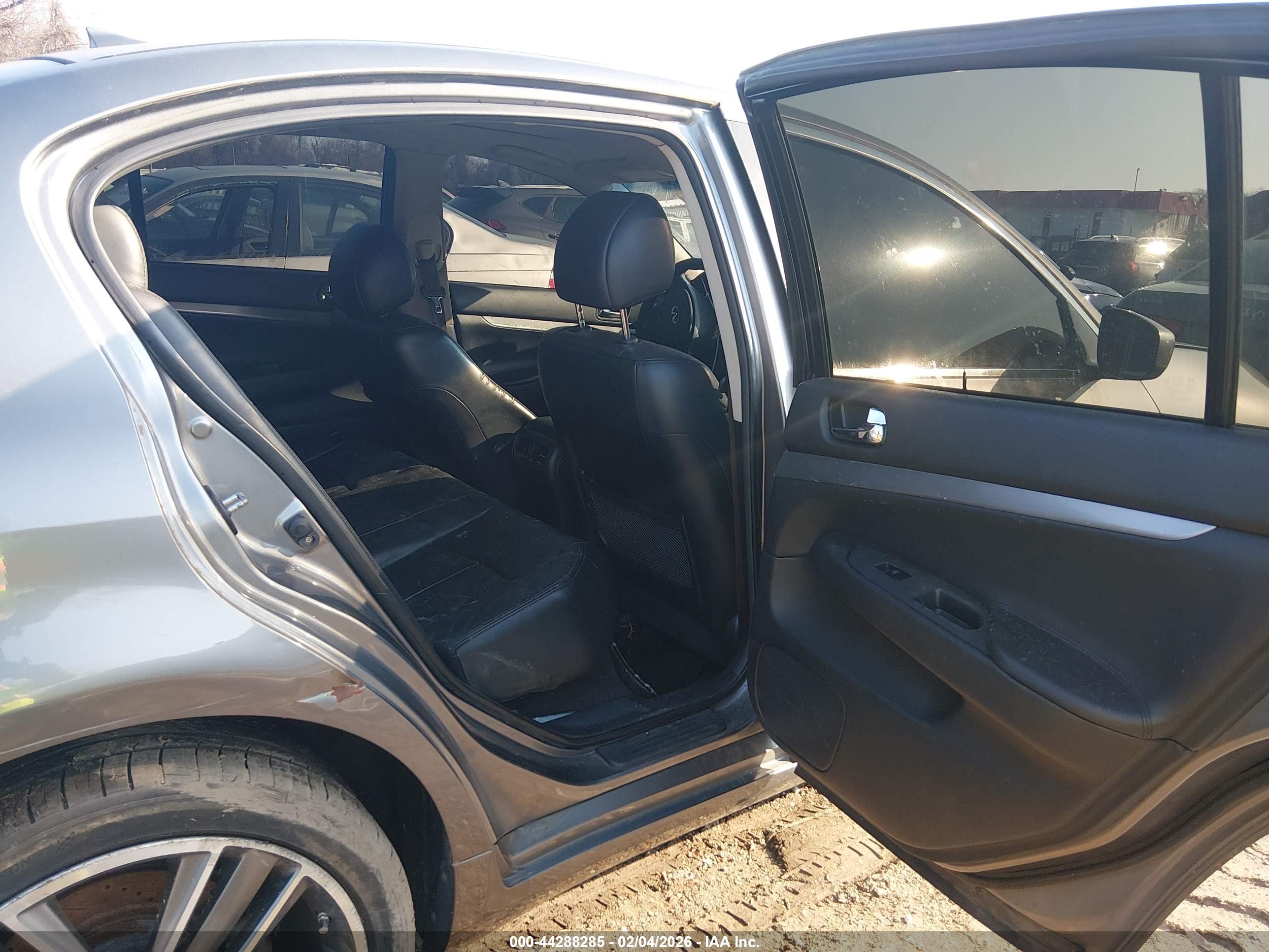 INFINITI G37X image 8