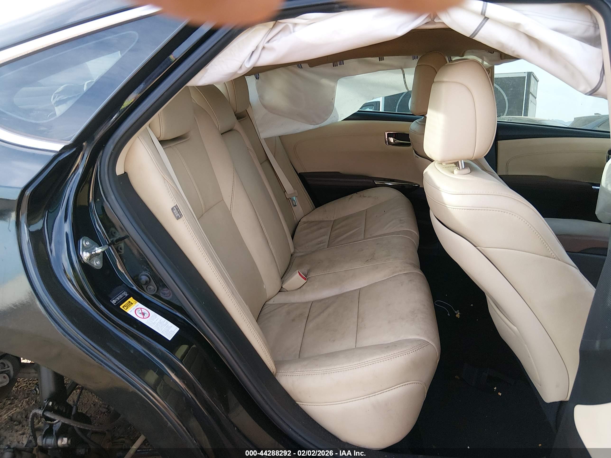 TOYOTA AVALON image 8