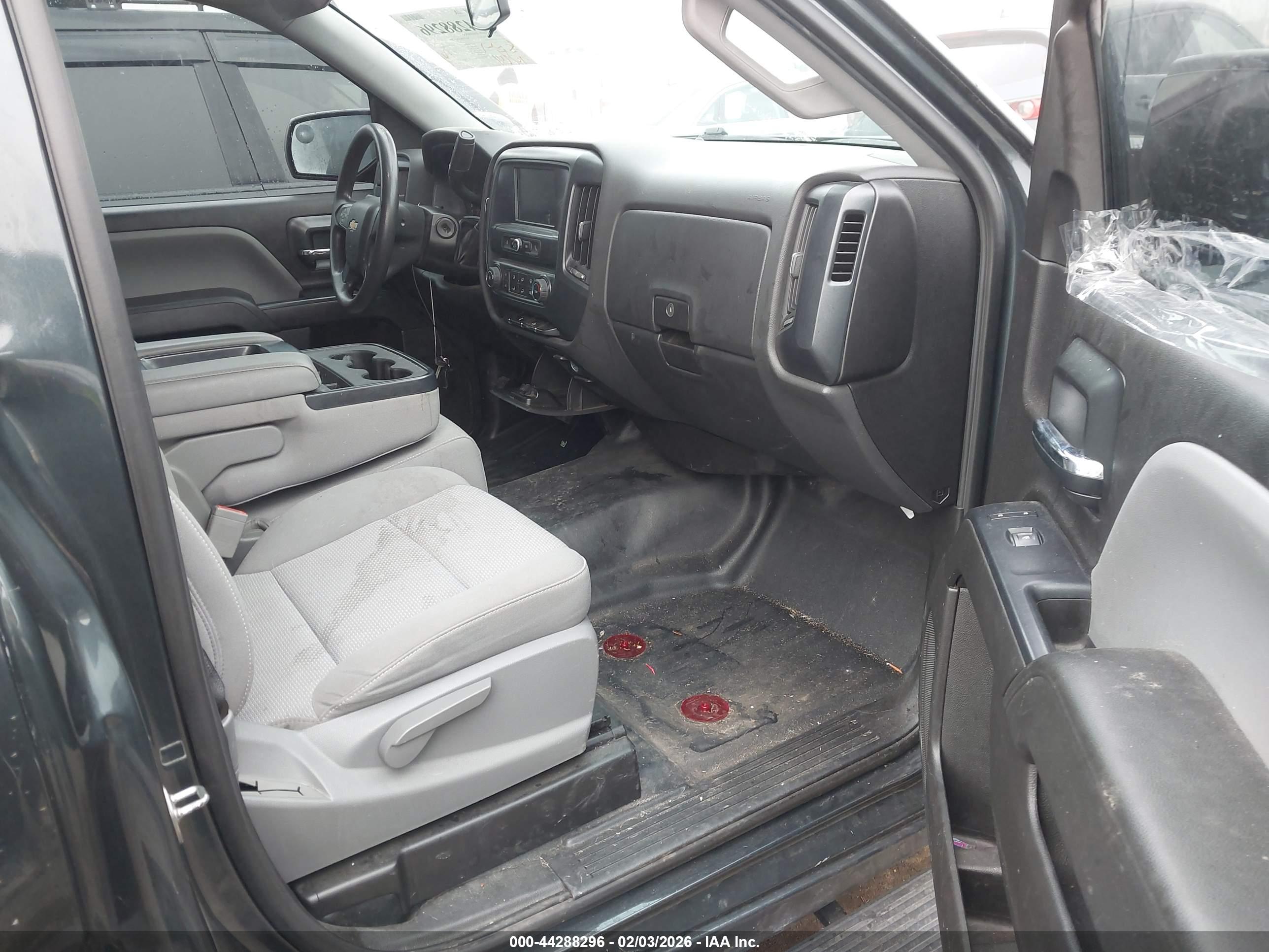 CHEVROLET SILVERADO image 5