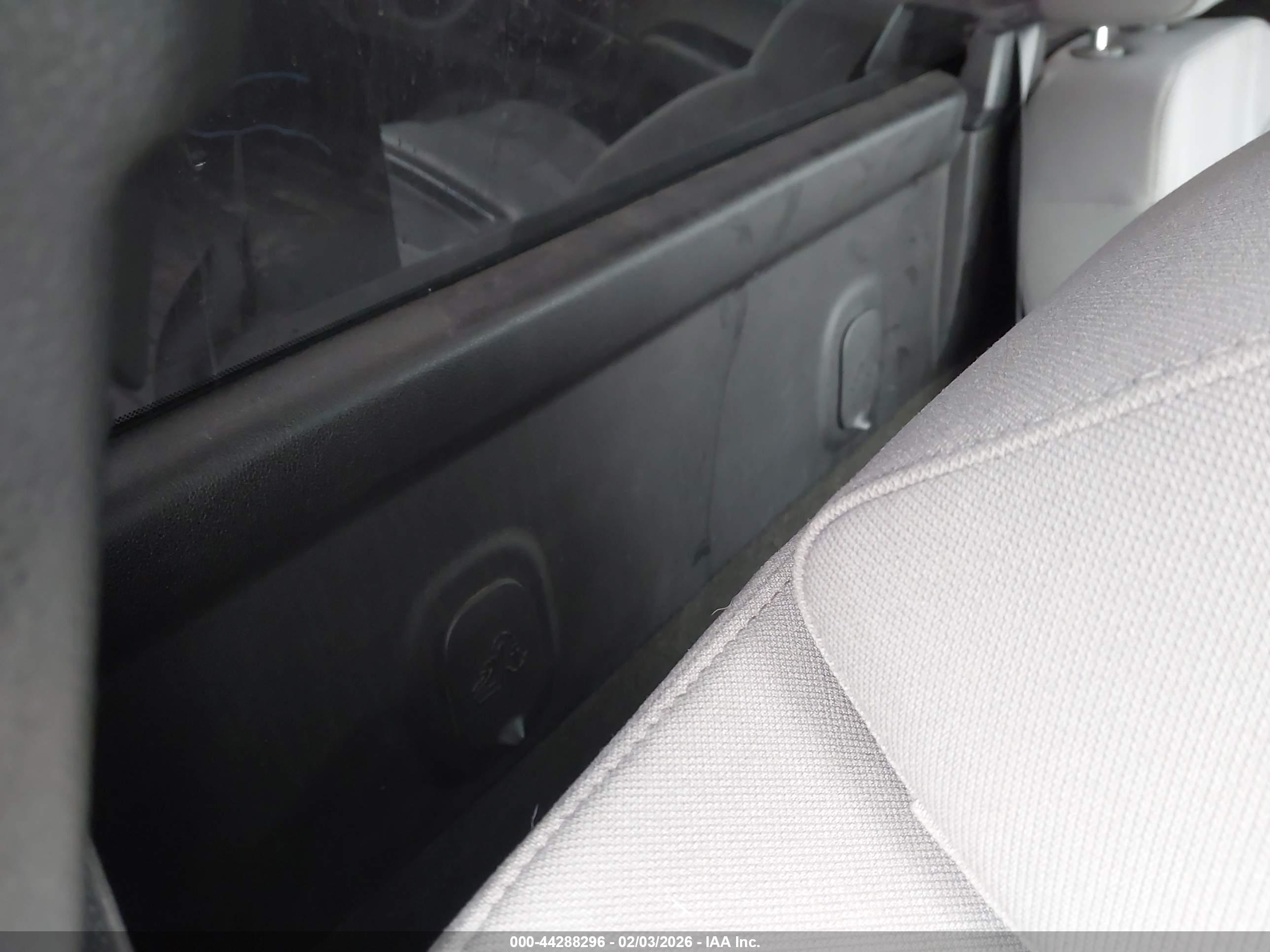 CHEVROLET SILVERADO image 8