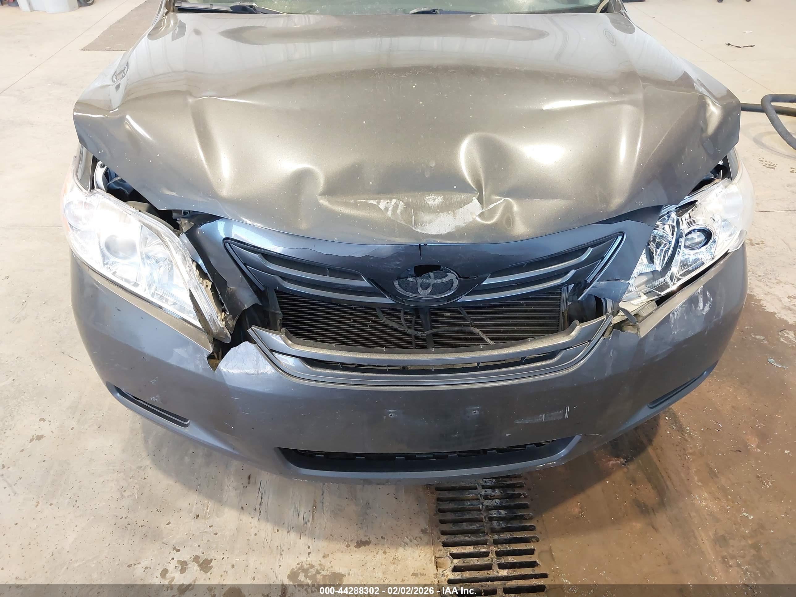 TOYOTA CAMRY image 6