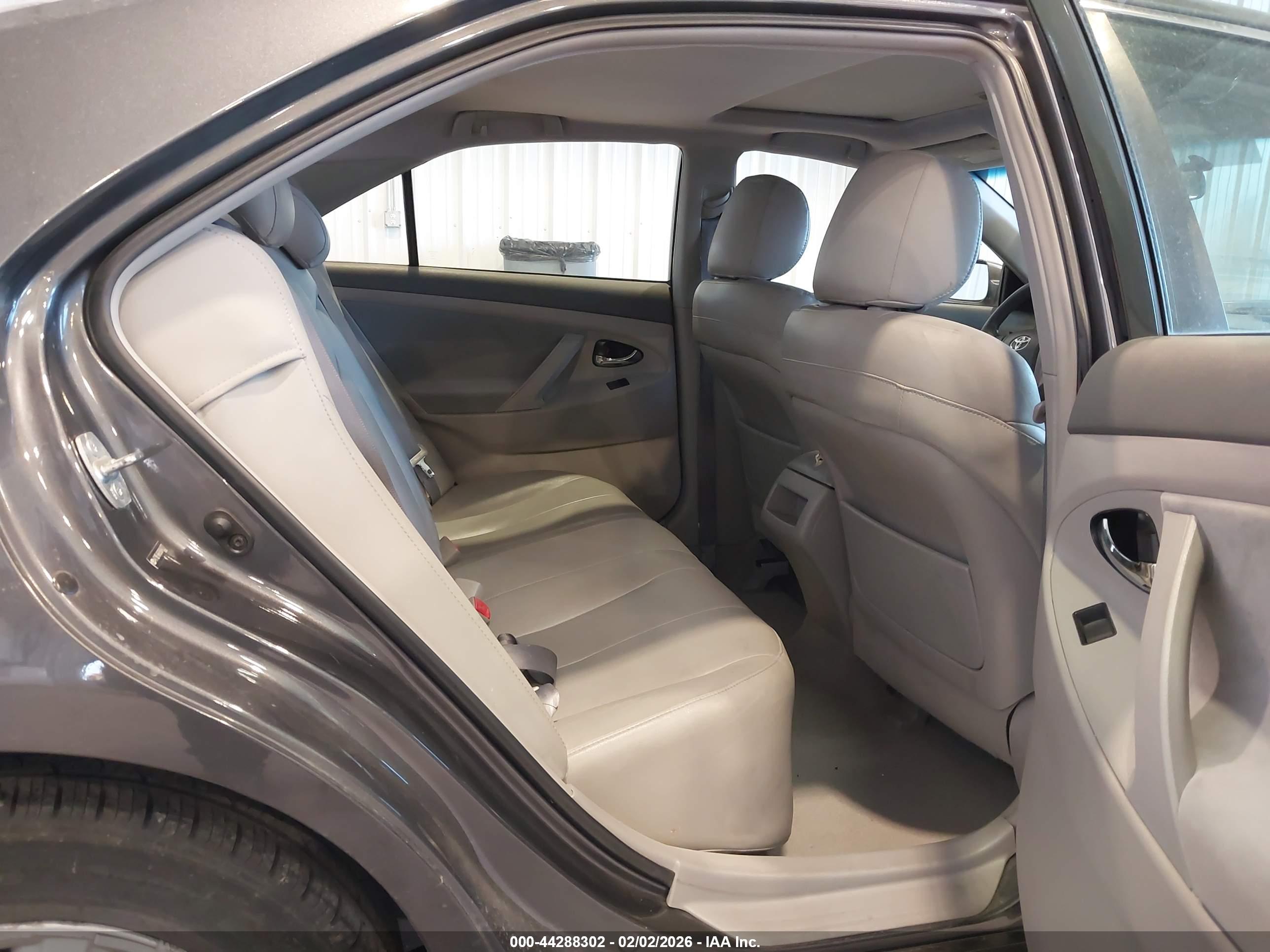 TOYOTA CAMRY image 8