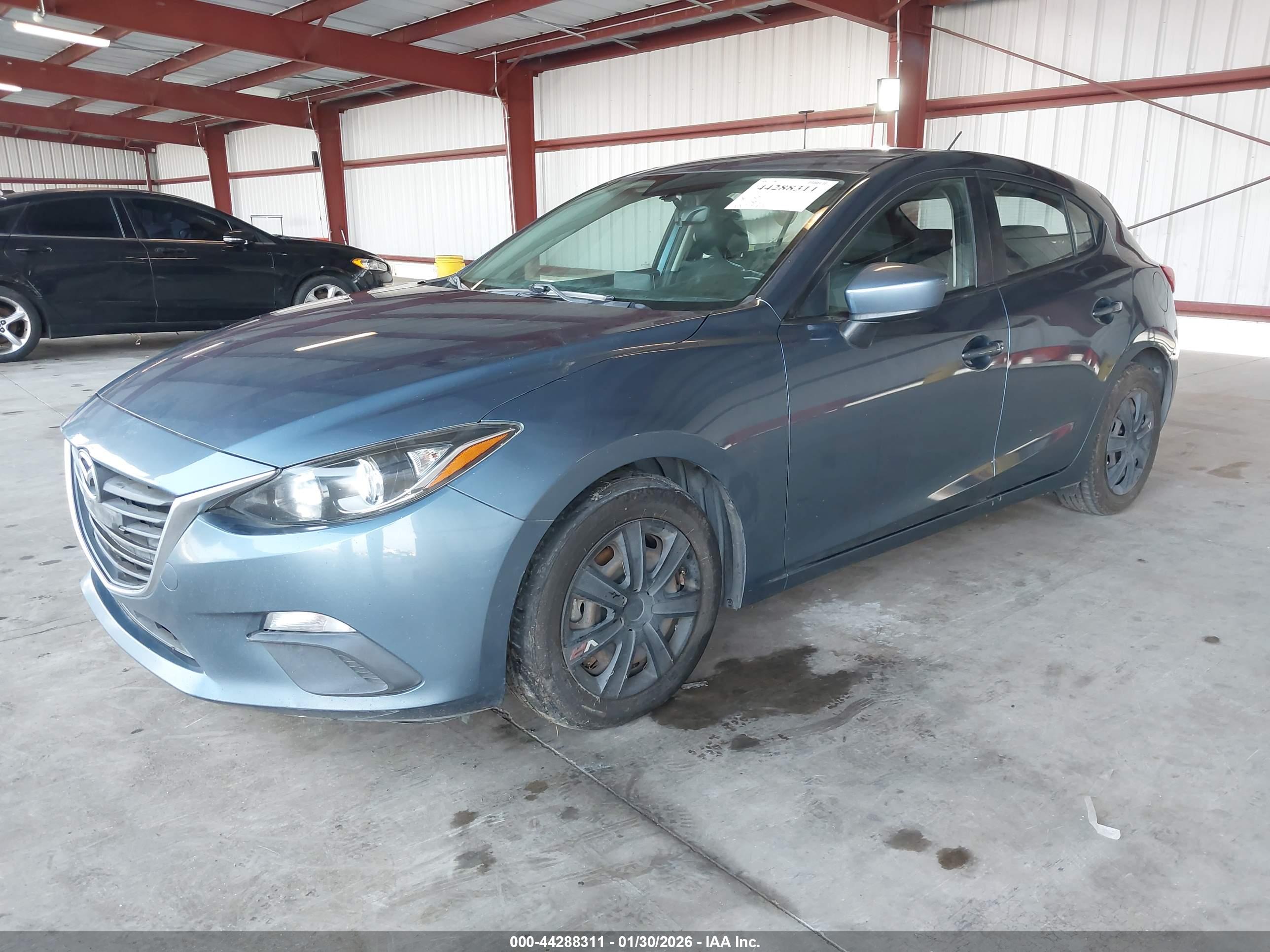 MAZDA MAZDA3 image 2