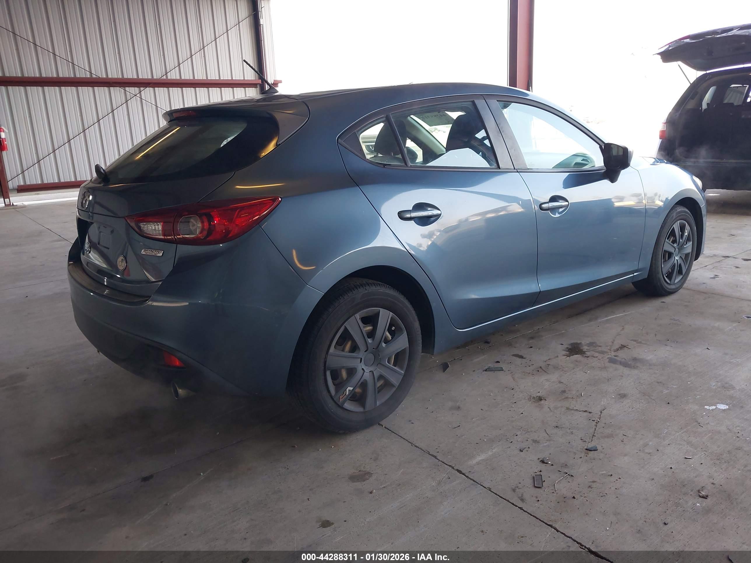 MAZDA MAZDA3 image 4