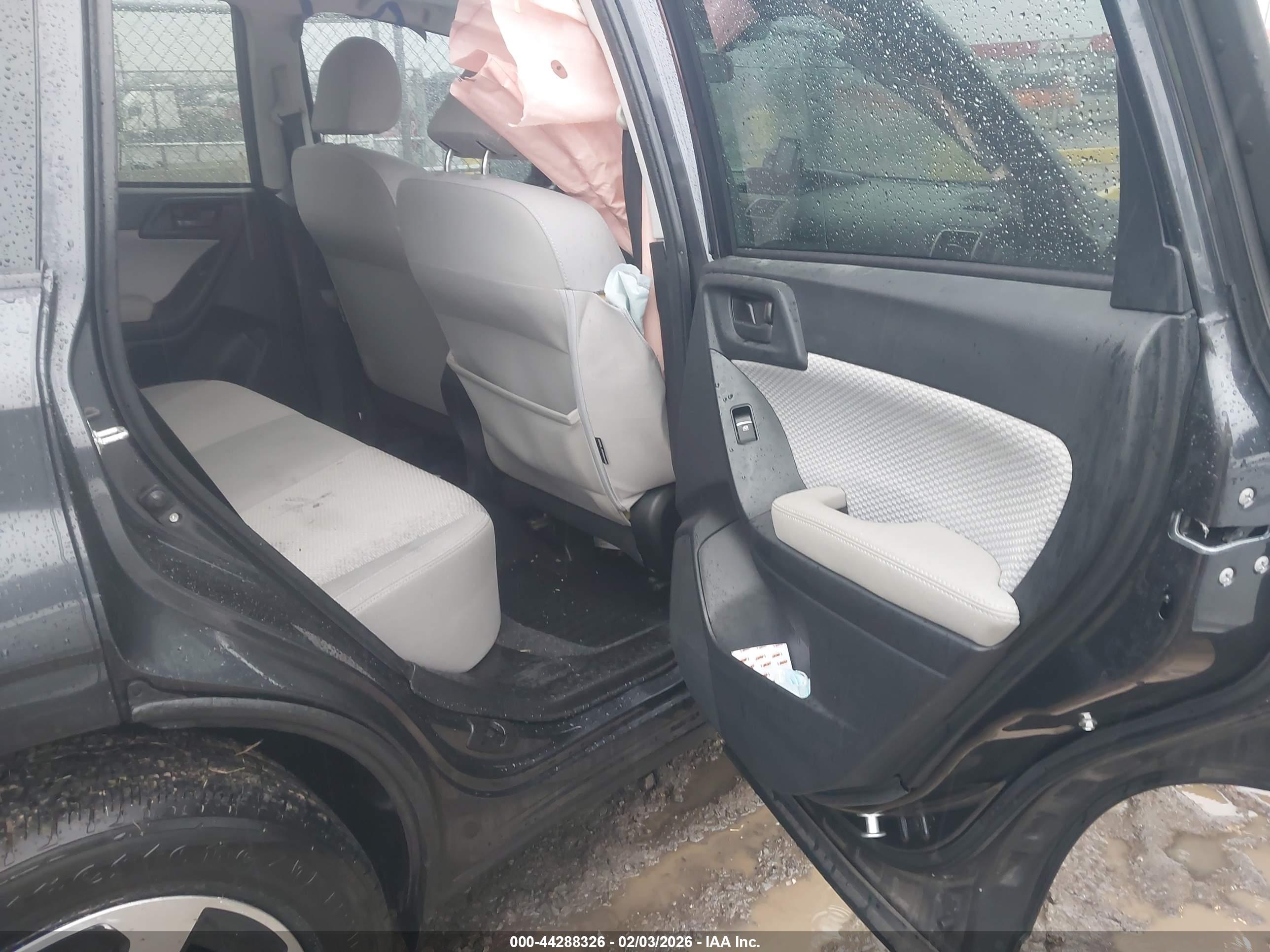 SUBARU FORESTER image 8