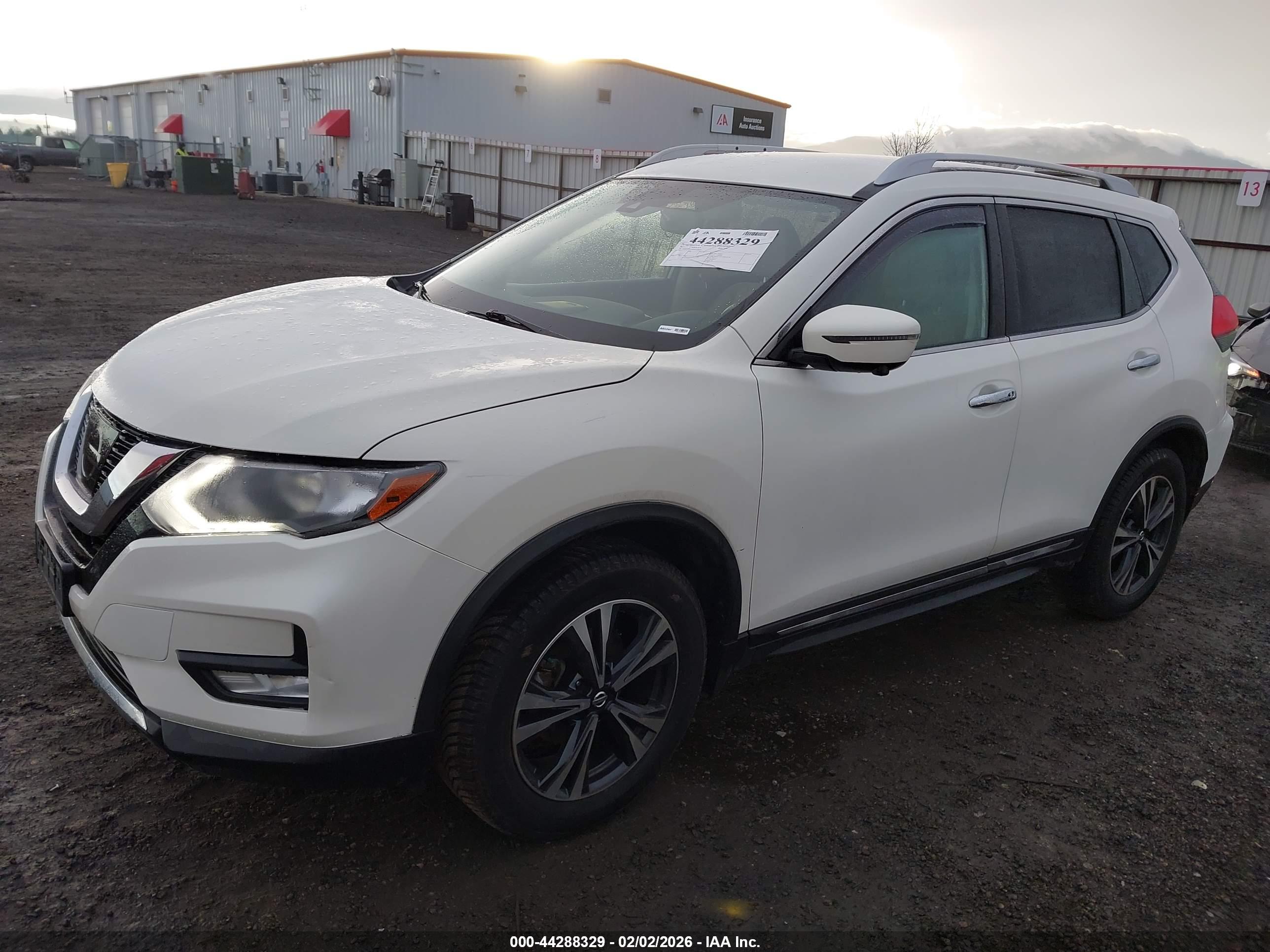 NISSAN ROGUE image 2