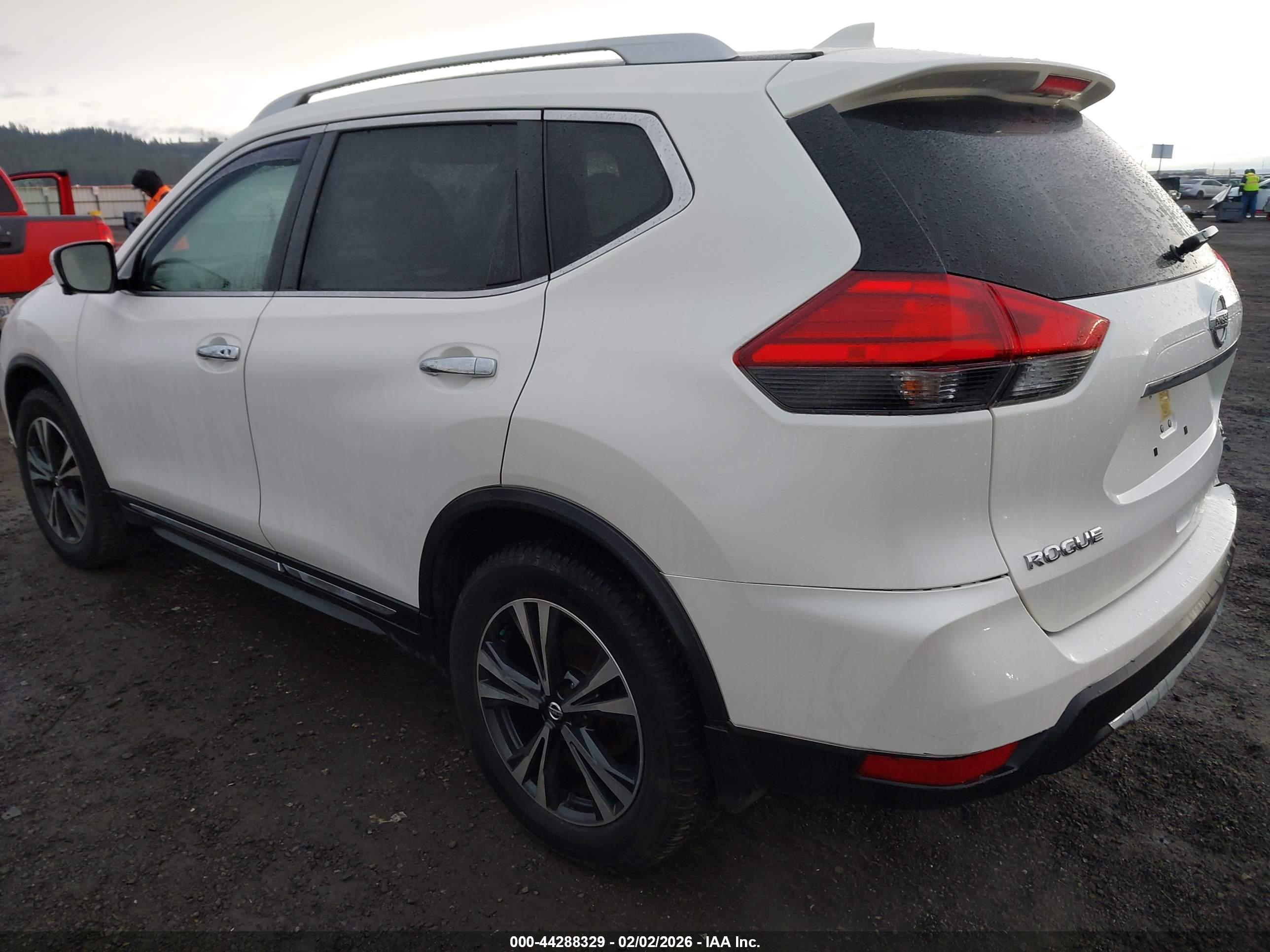 NISSAN ROGUE image 3