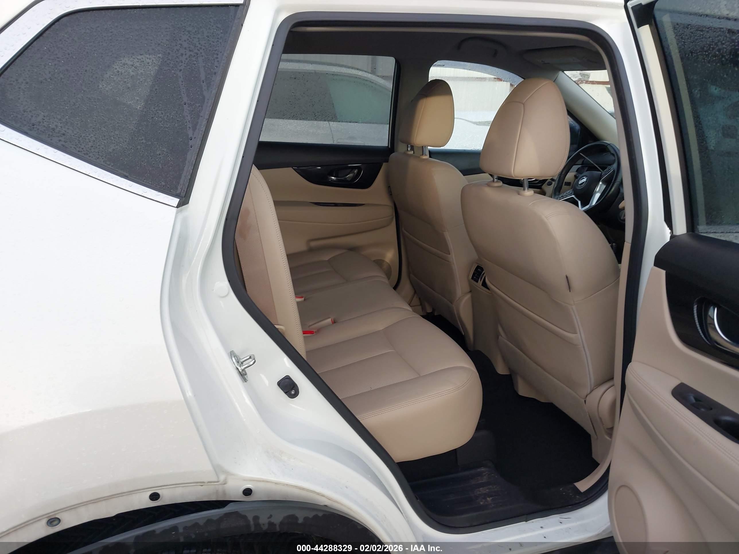 NISSAN ROGUE image 8