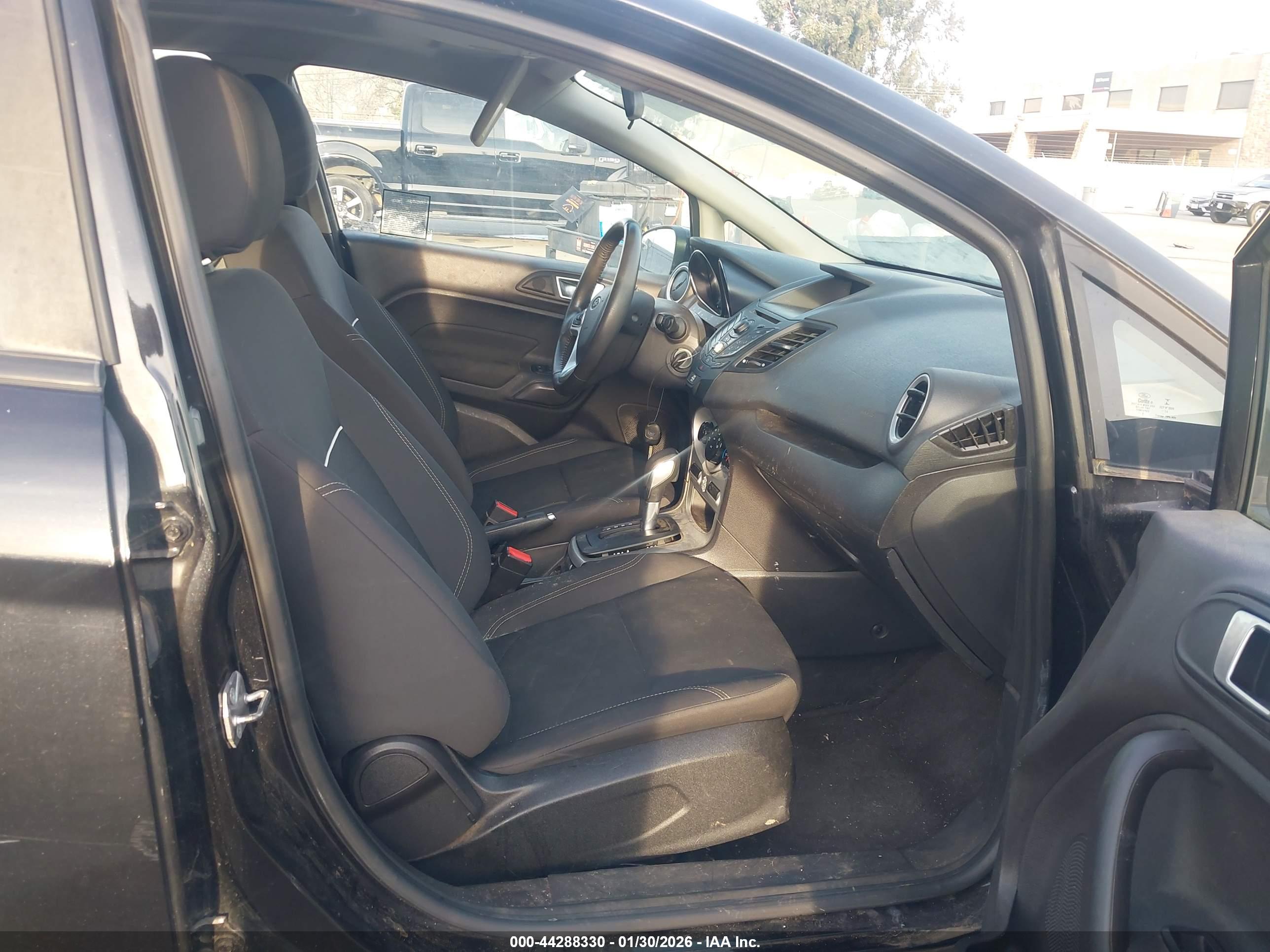 FORD FIESTA image 5