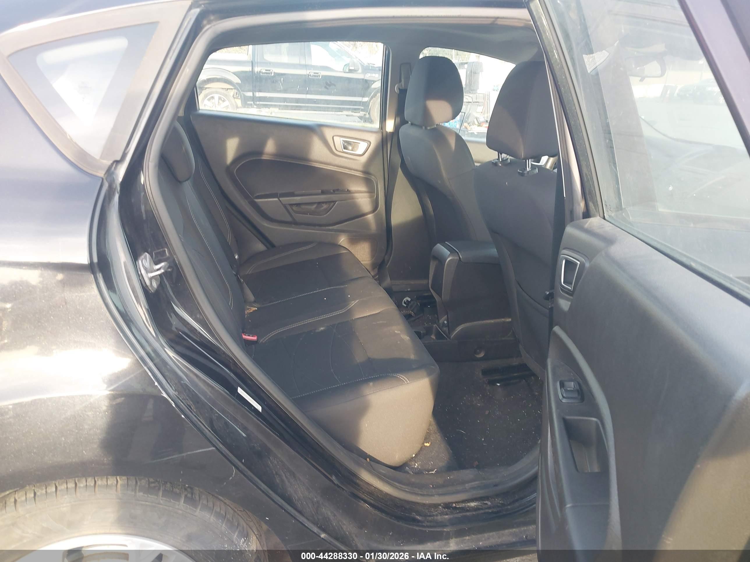 FORD FIESTA image 8