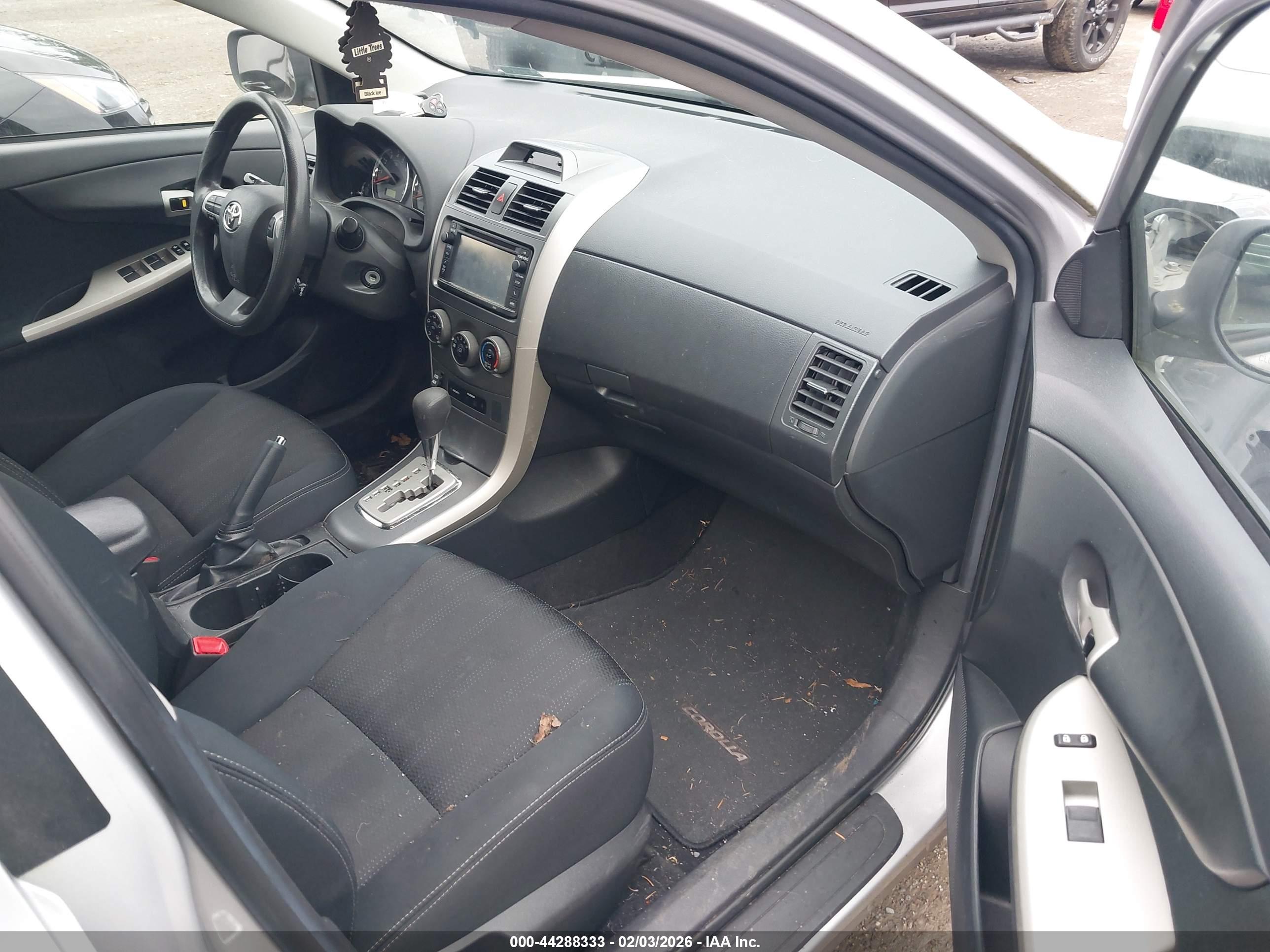 TOYOTA COROLLA image 5