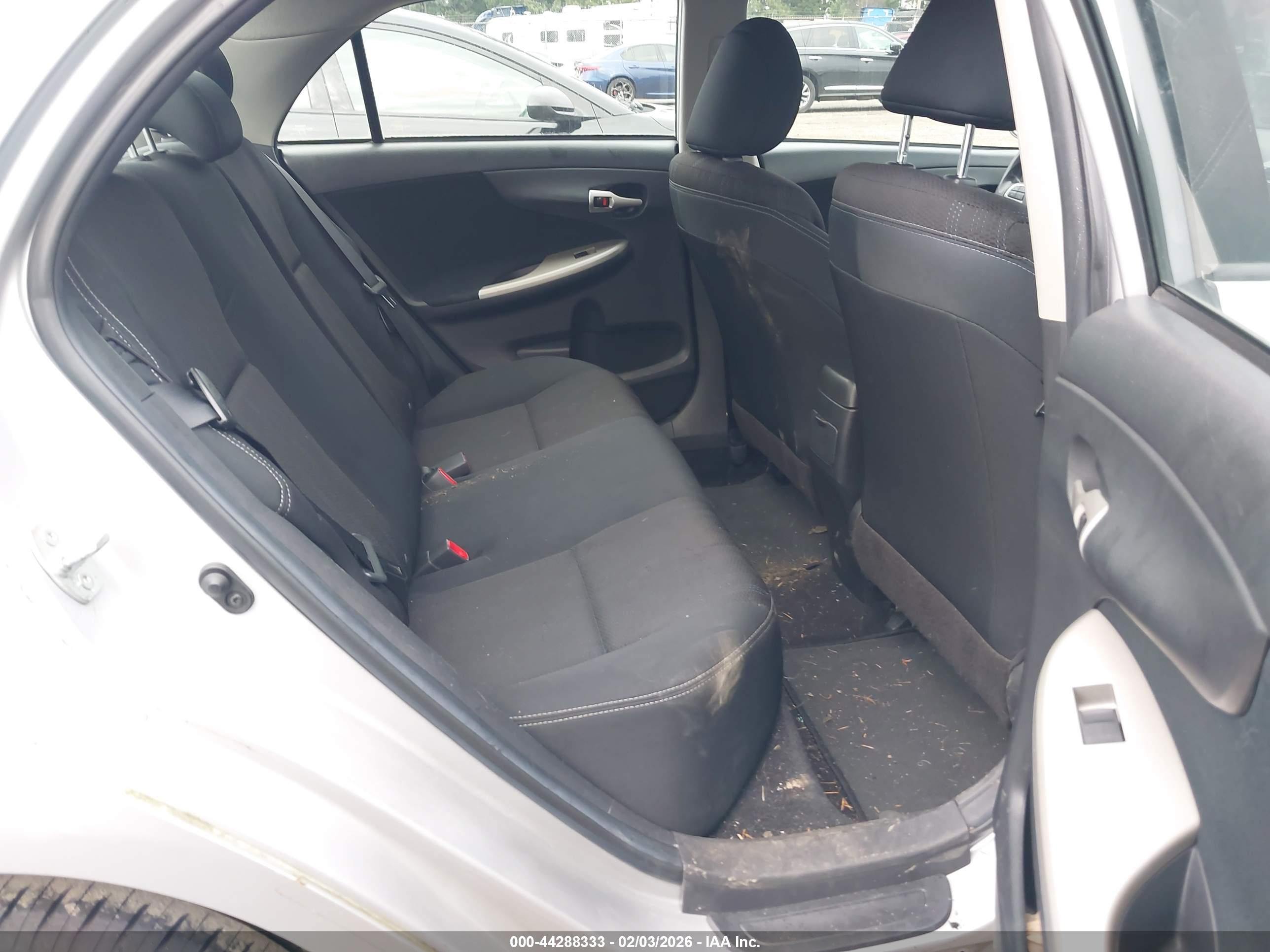 TOYOTA COROLLA image 8