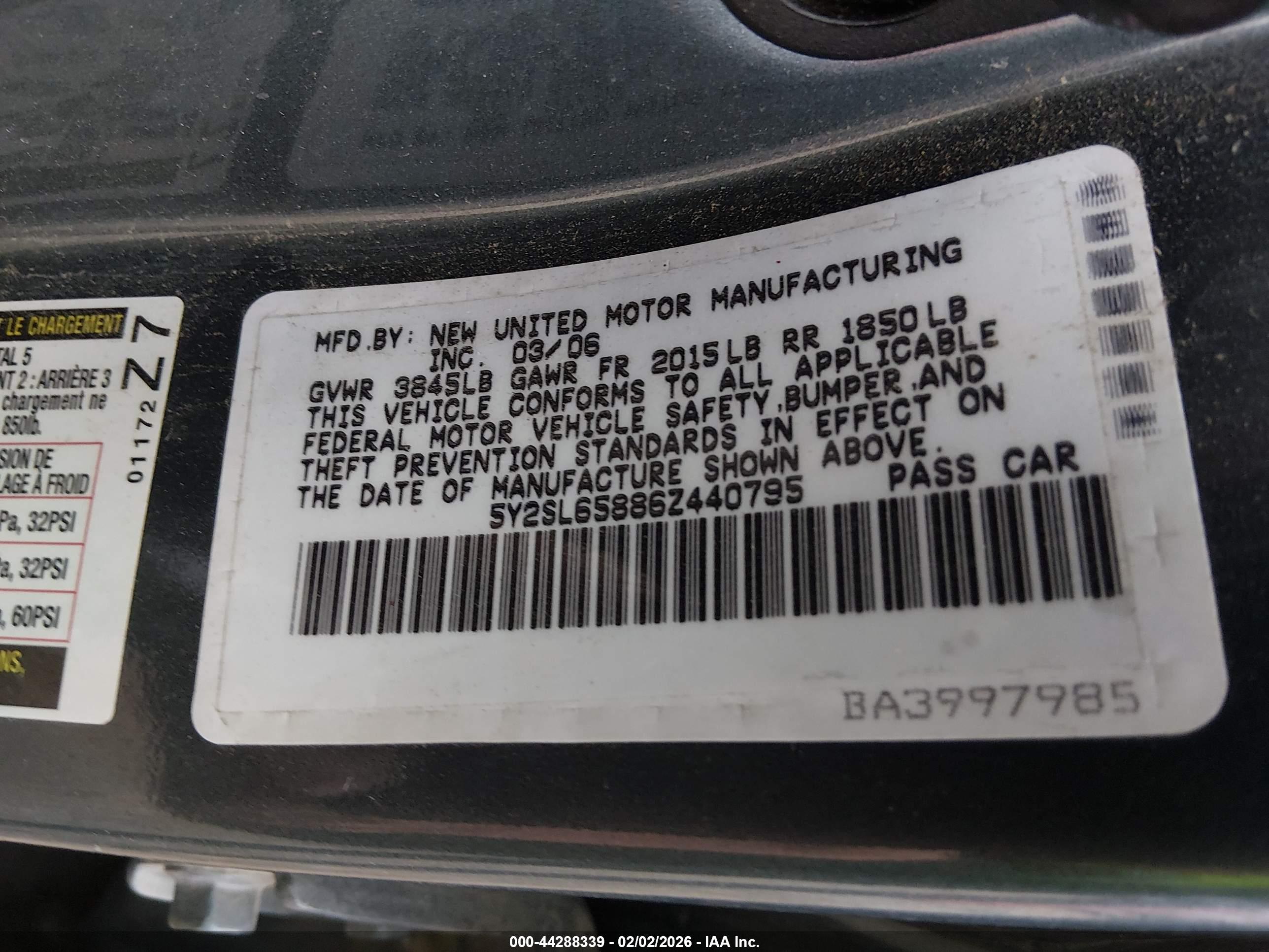 PONTIAC VIBE image 9