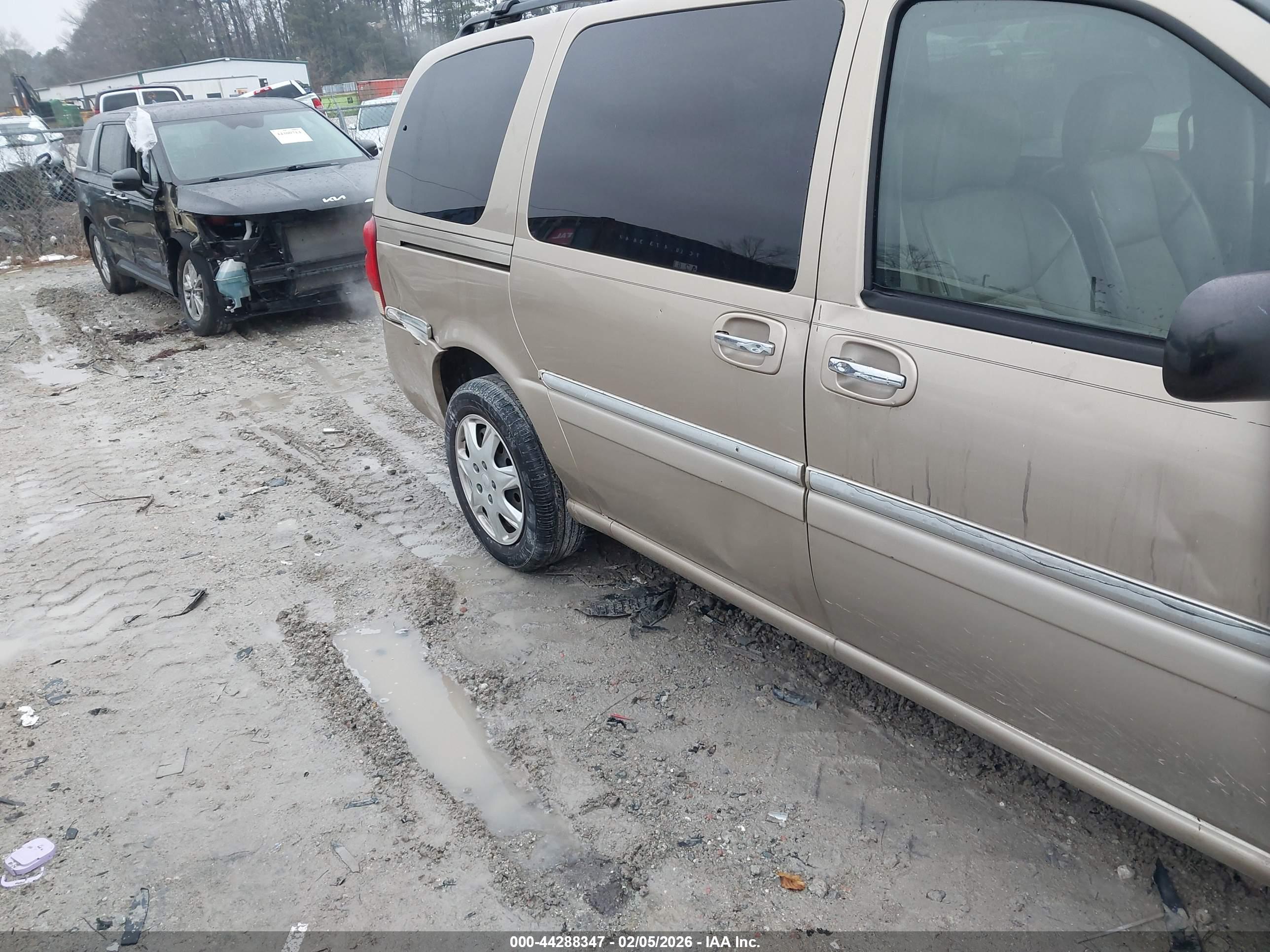 BUICK TERRAZA image 6
