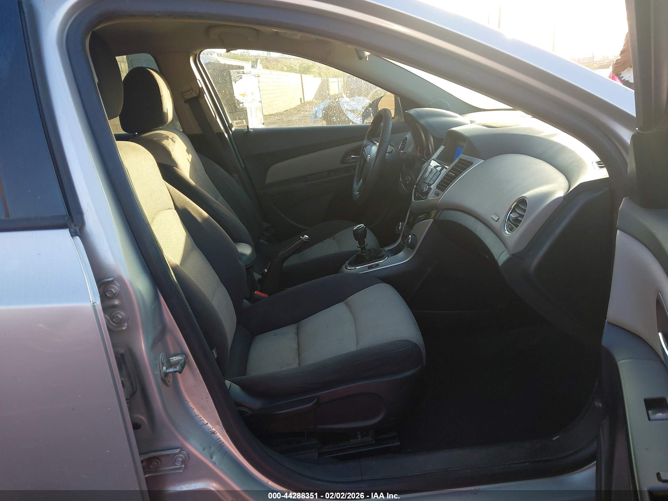 CHEVROLET CRUZE image 5