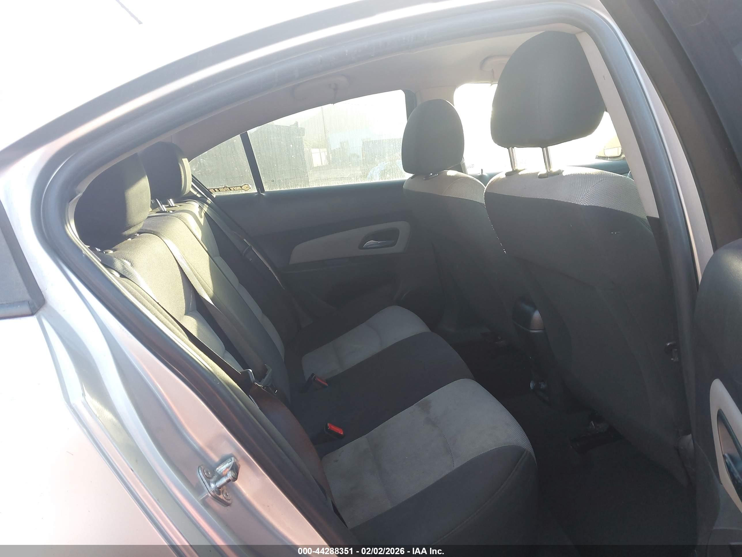 CHEVROLET CRUZE image 8