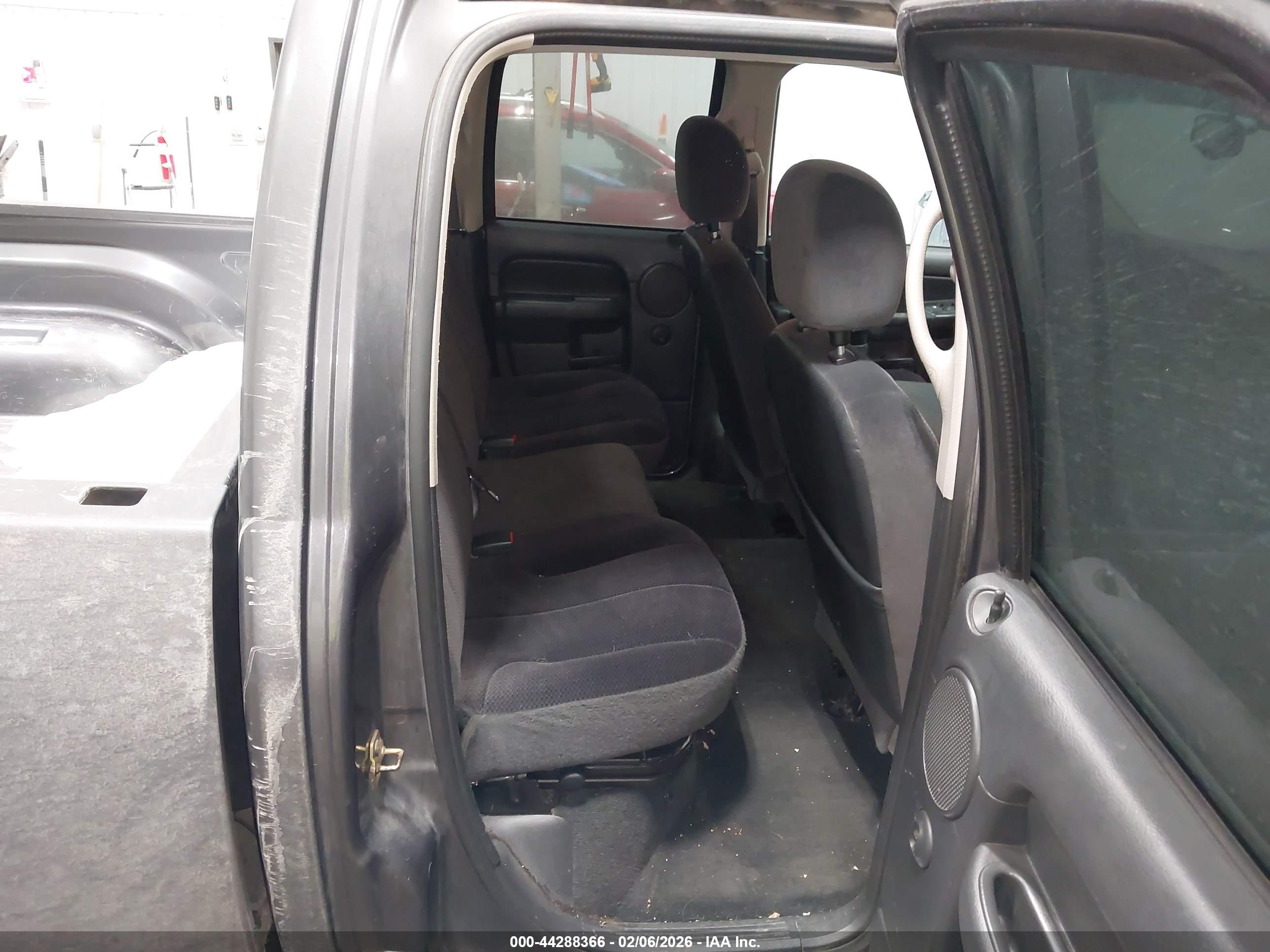 DODGE RAM image 8
