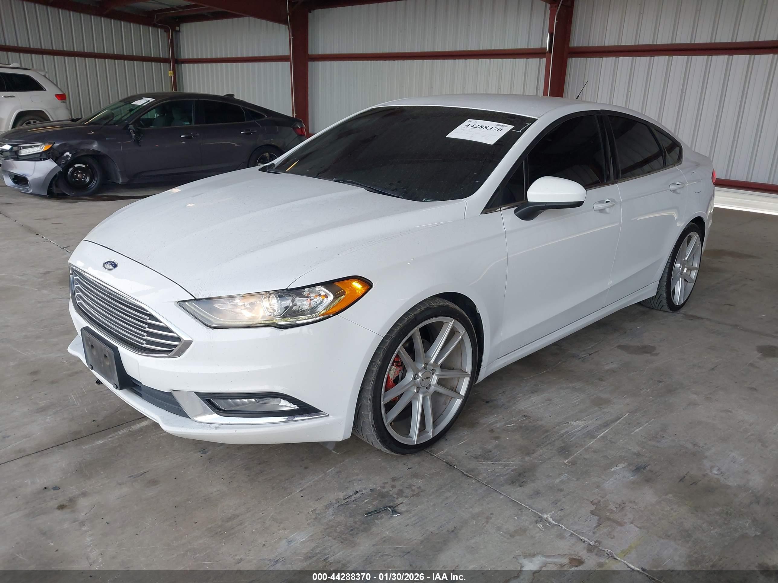 FORD FUSION image 2