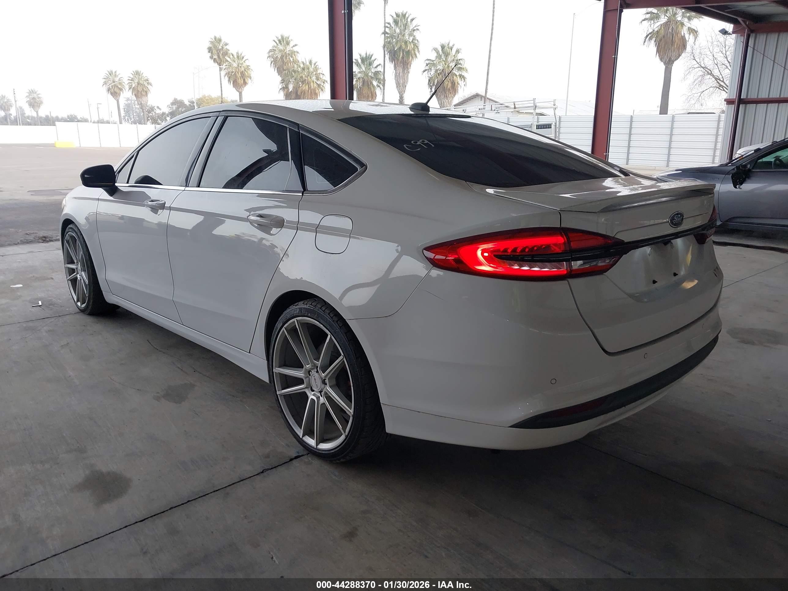 FORD FUSION image 3
