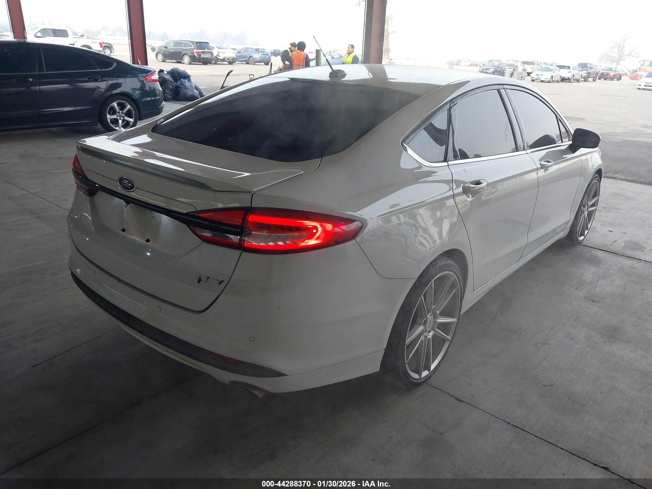 FORD FUSION image 4