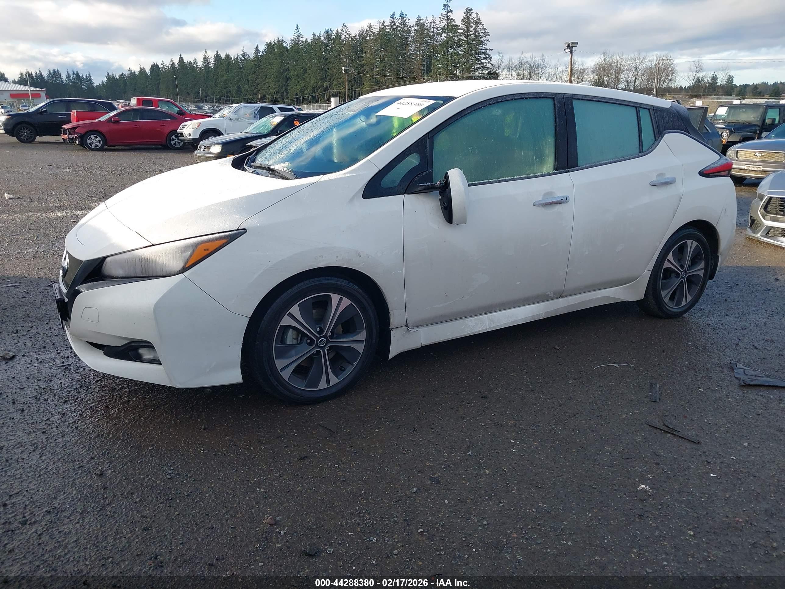 NISSAN LEAF image 2