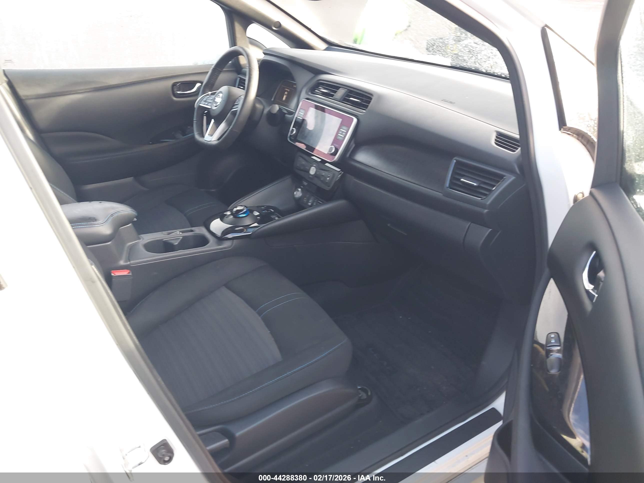 NISSAN LEAF image 5