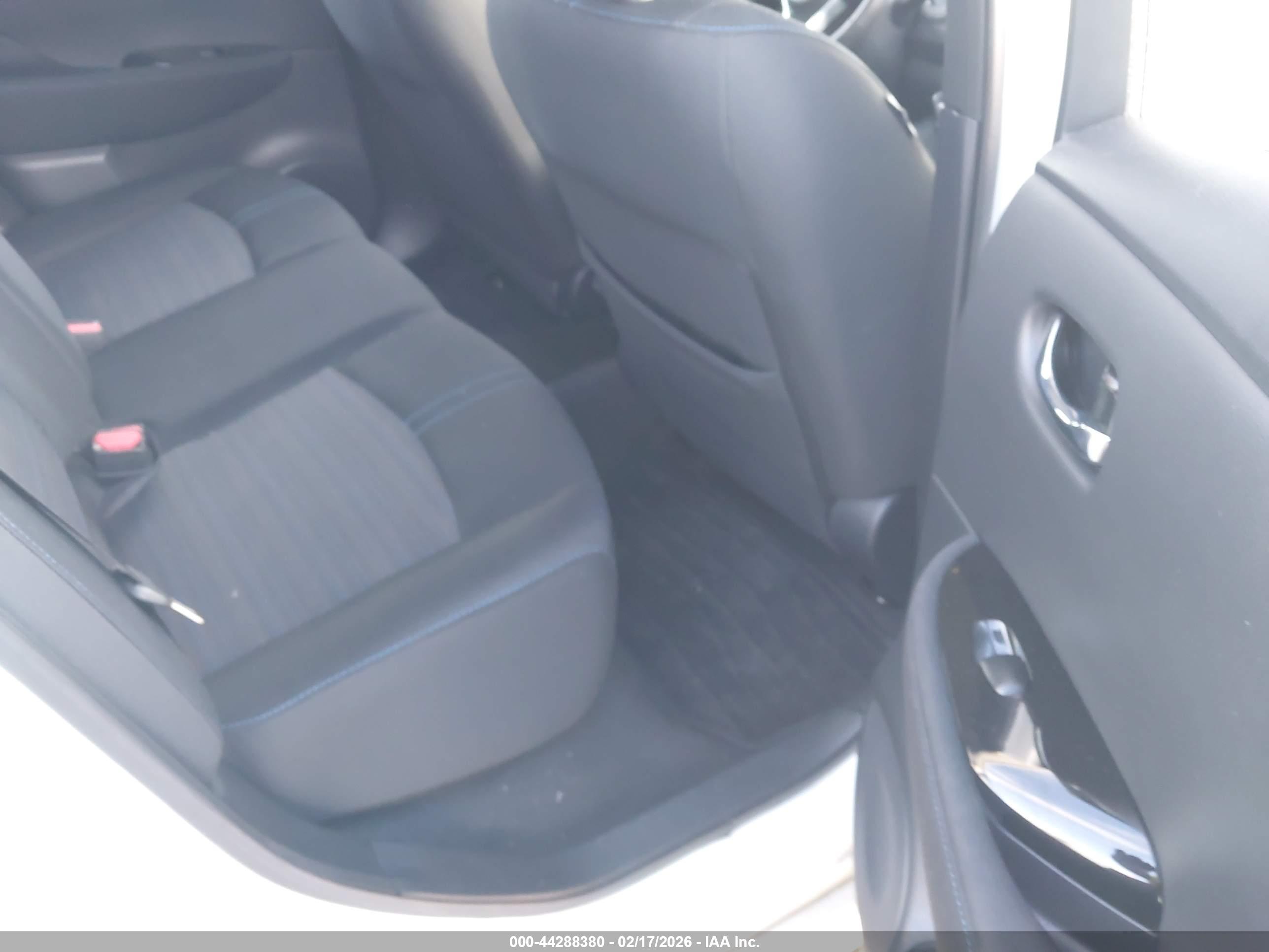 NISSAN LEAF image 8