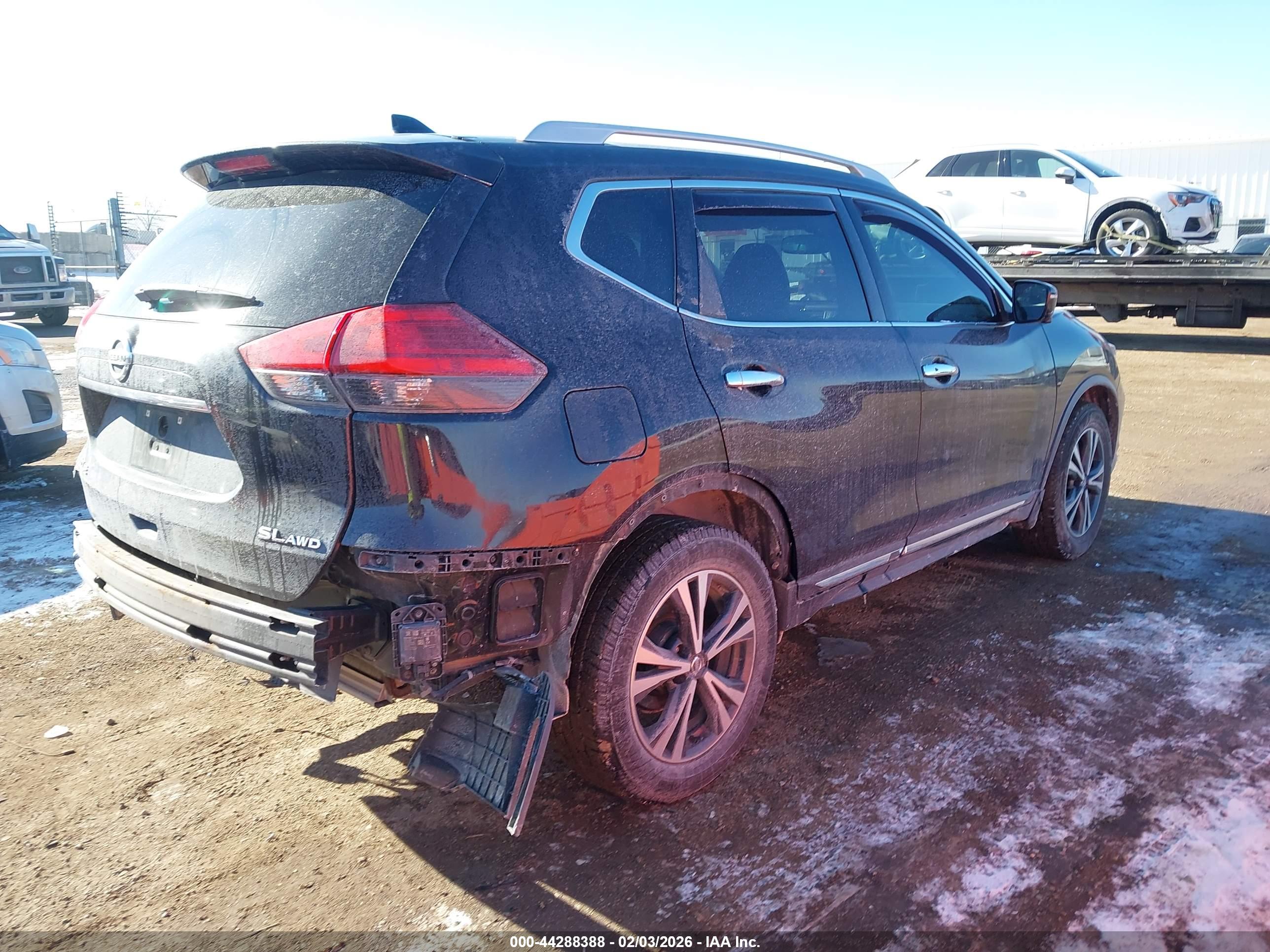 NISSAN ROGUE image 4