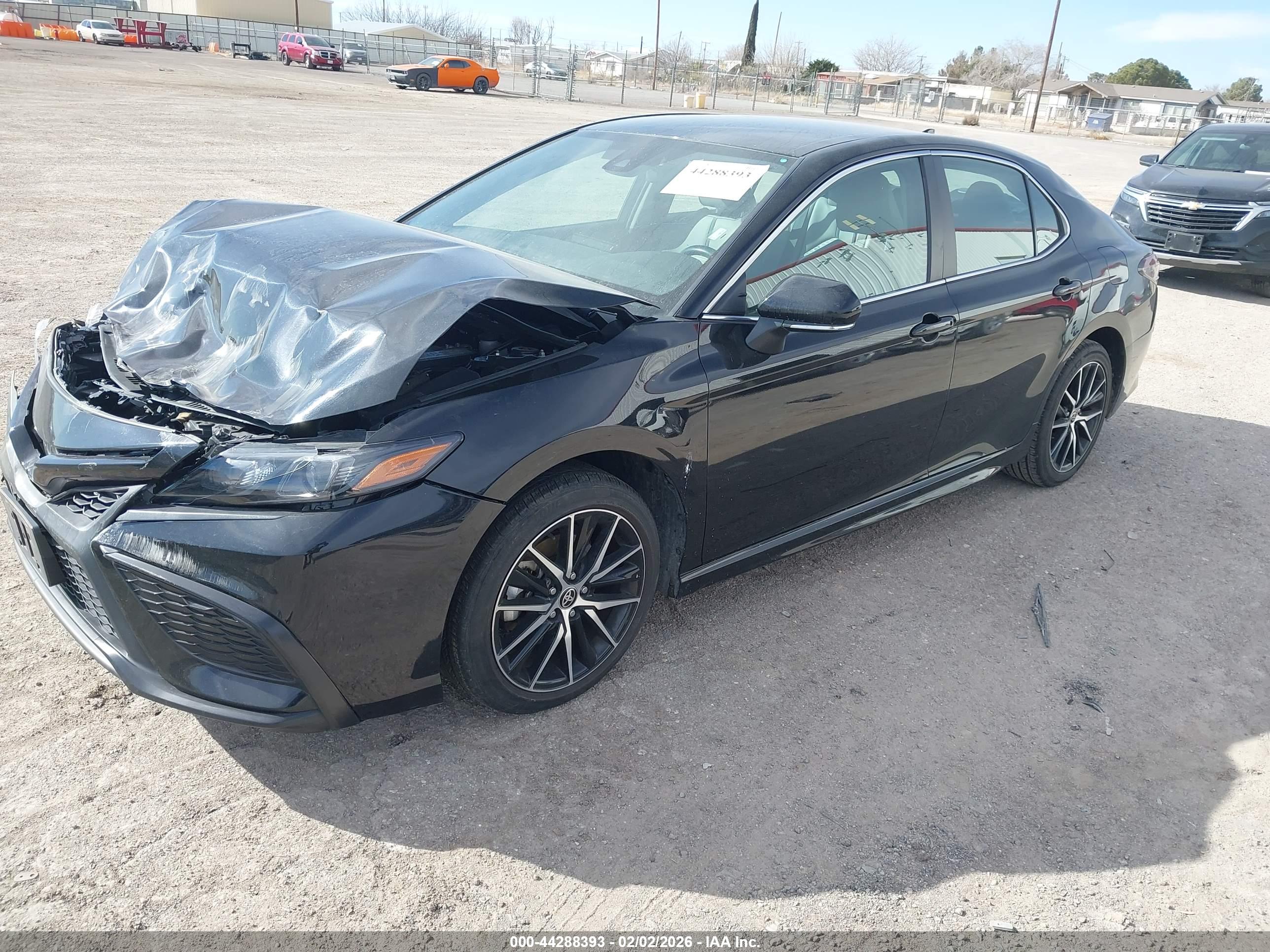 TOYOTA CAMRY image 2