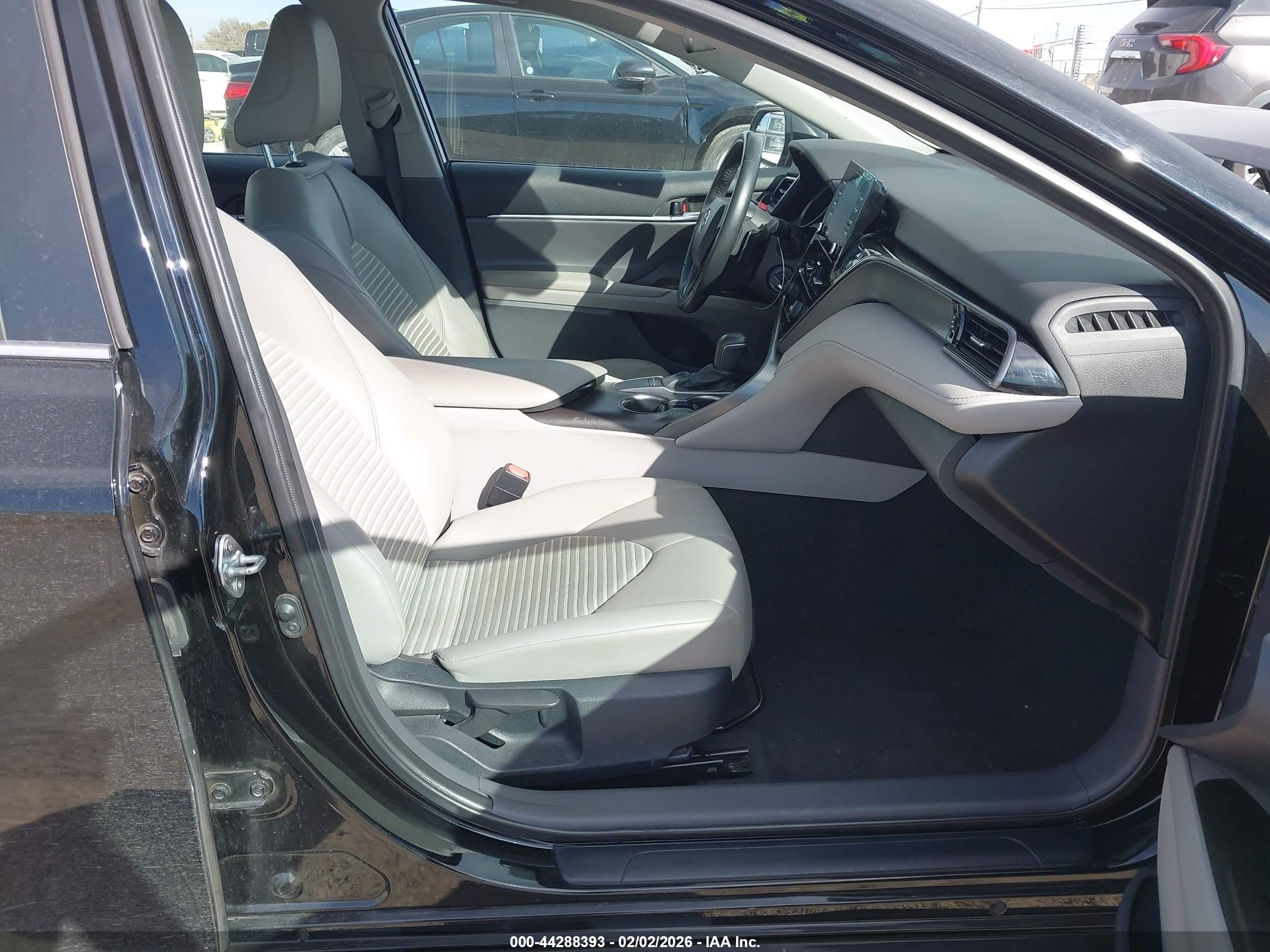 TOYOTA CAMRY image 5