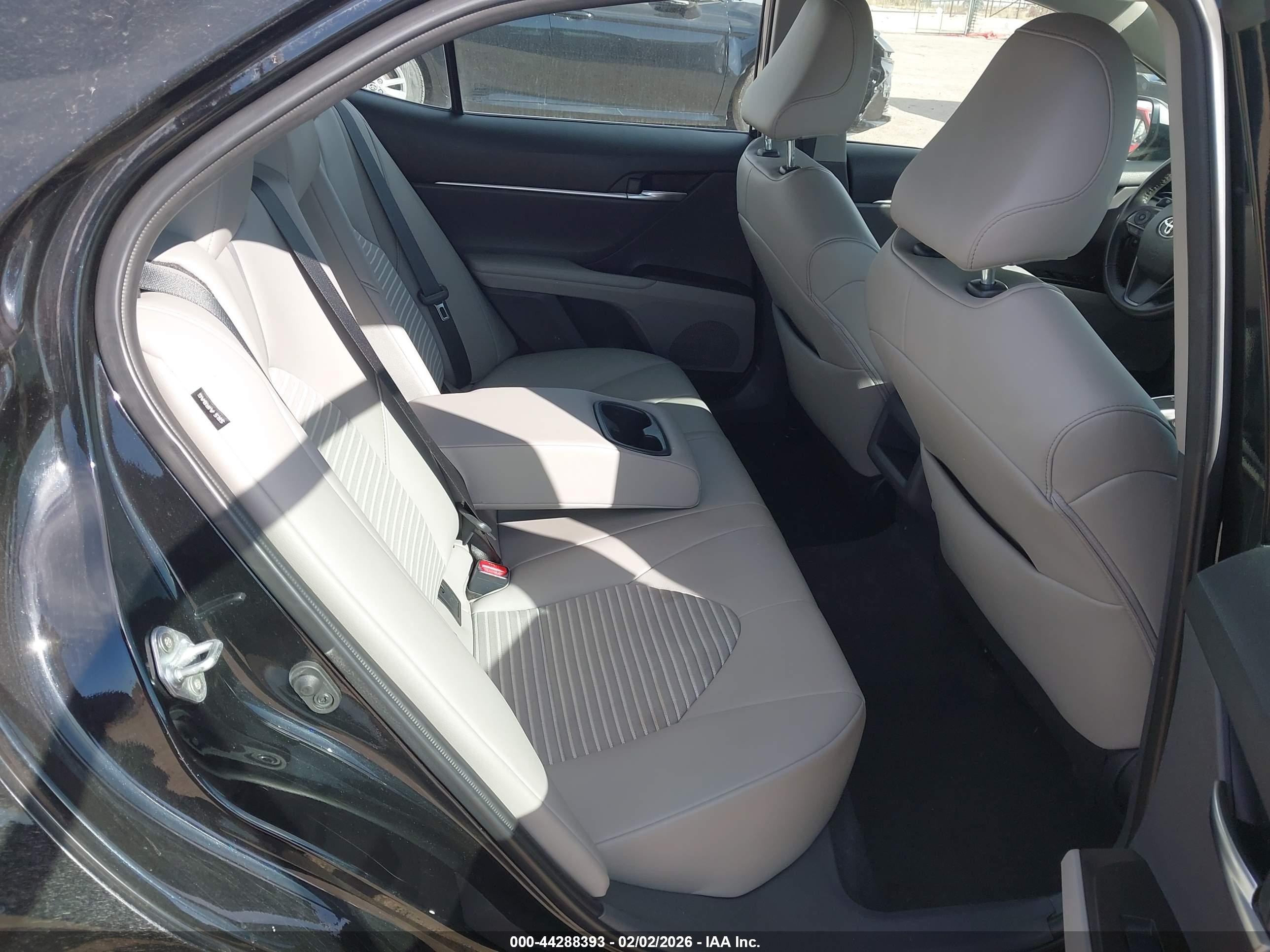 TOYOTA CAMRY image 8