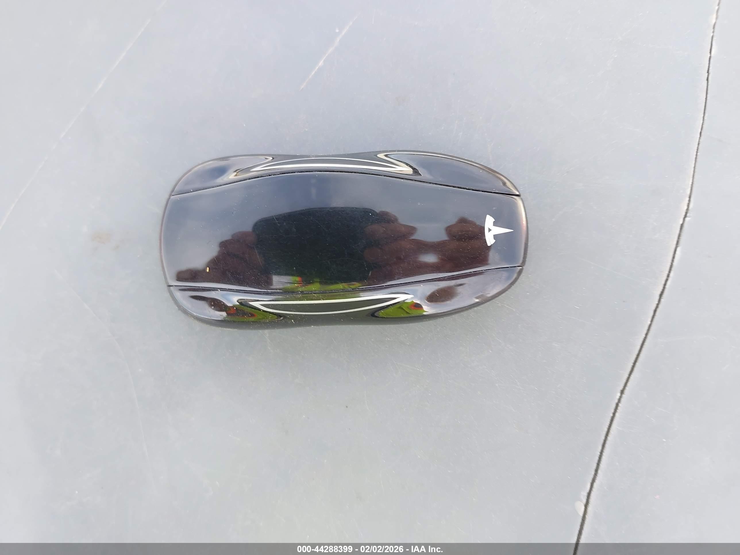 TESLA MODEL image 11