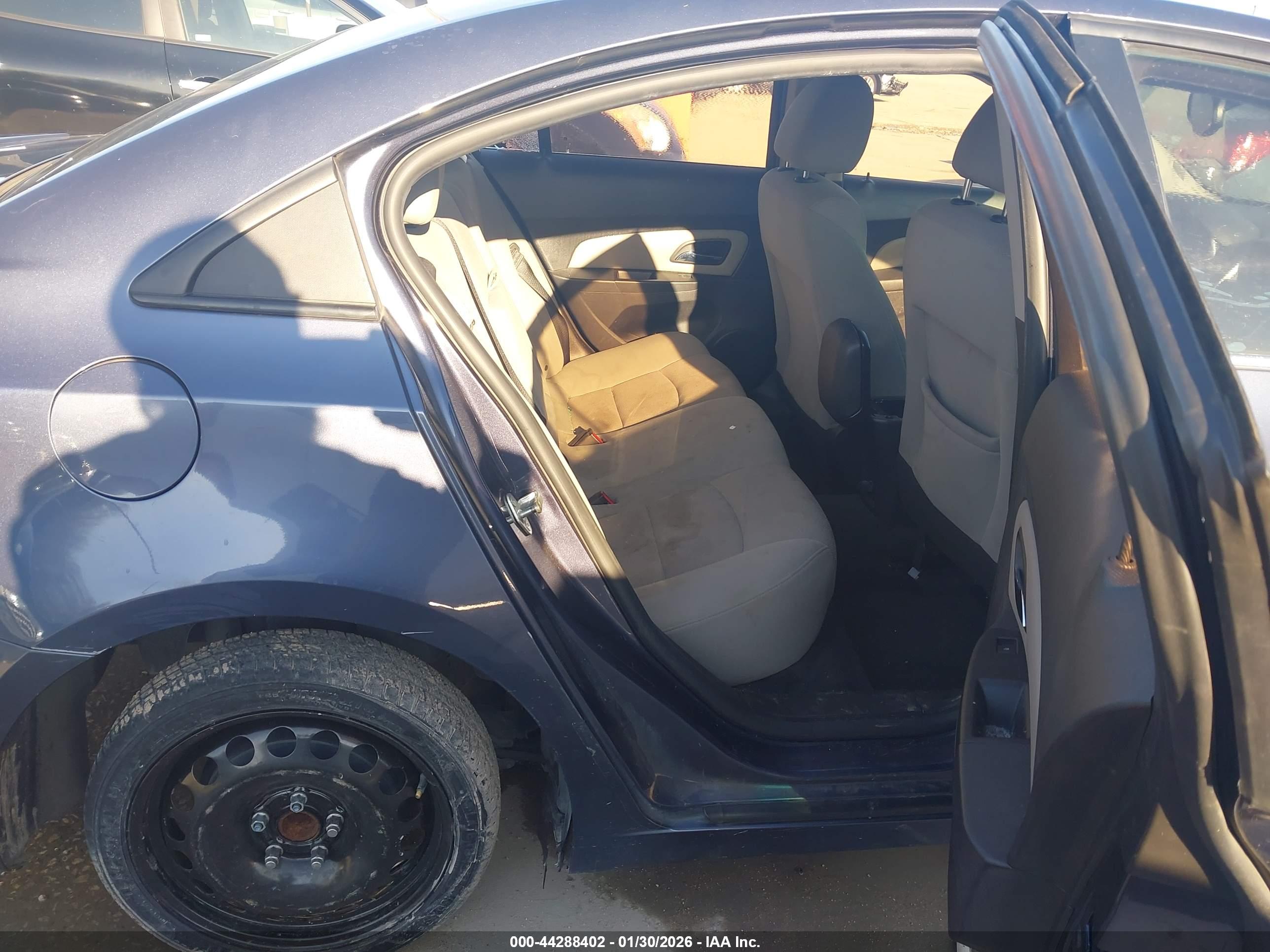 CHEVROLET CRUZE image 8