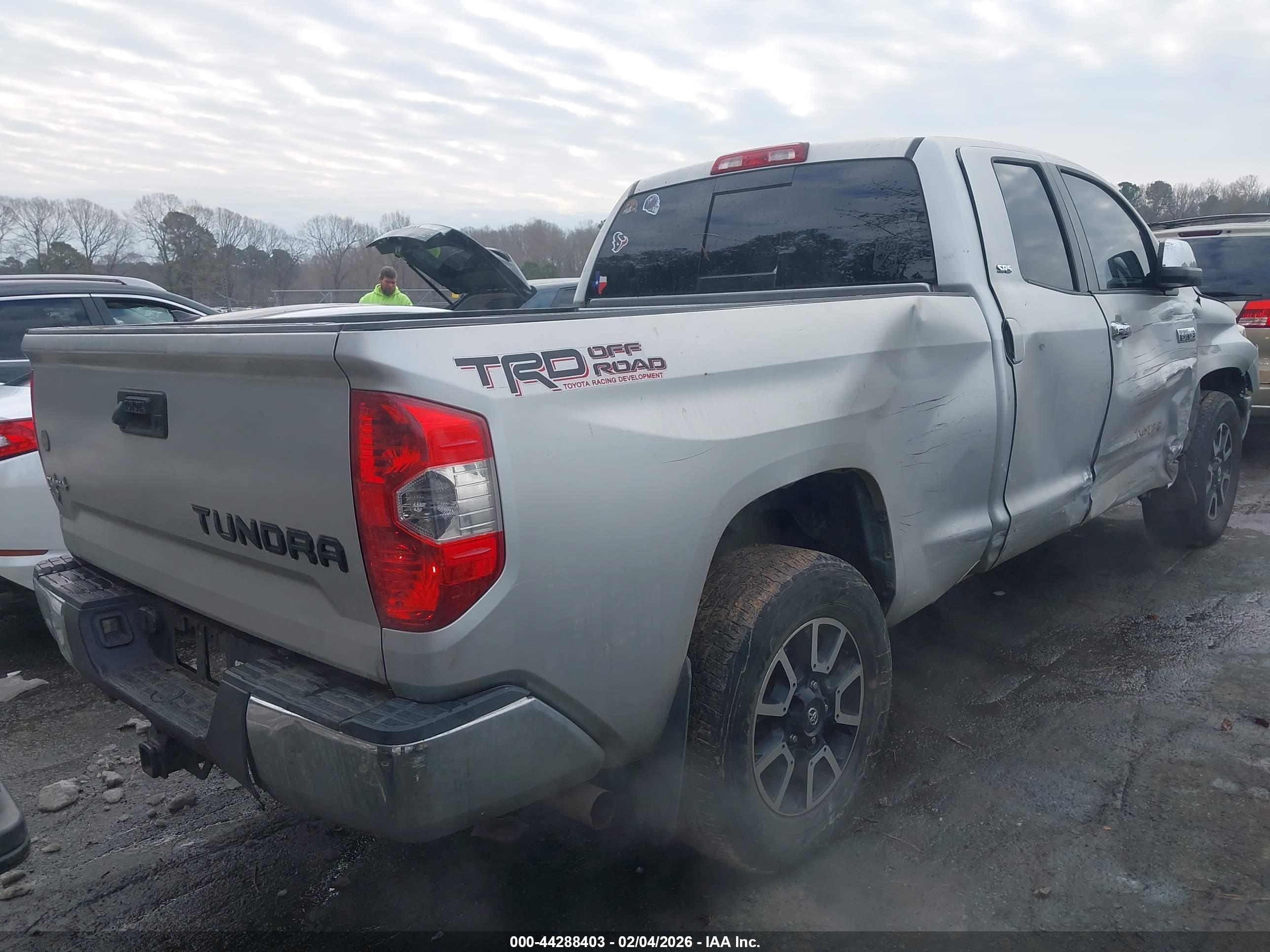 TOYOTA TUNDRA image 4