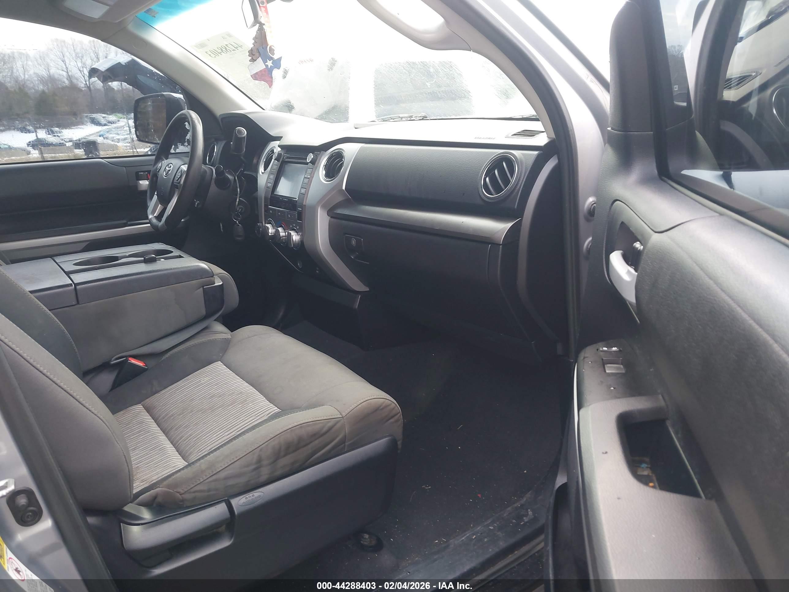 TOYOTA TUNDRA image 5
