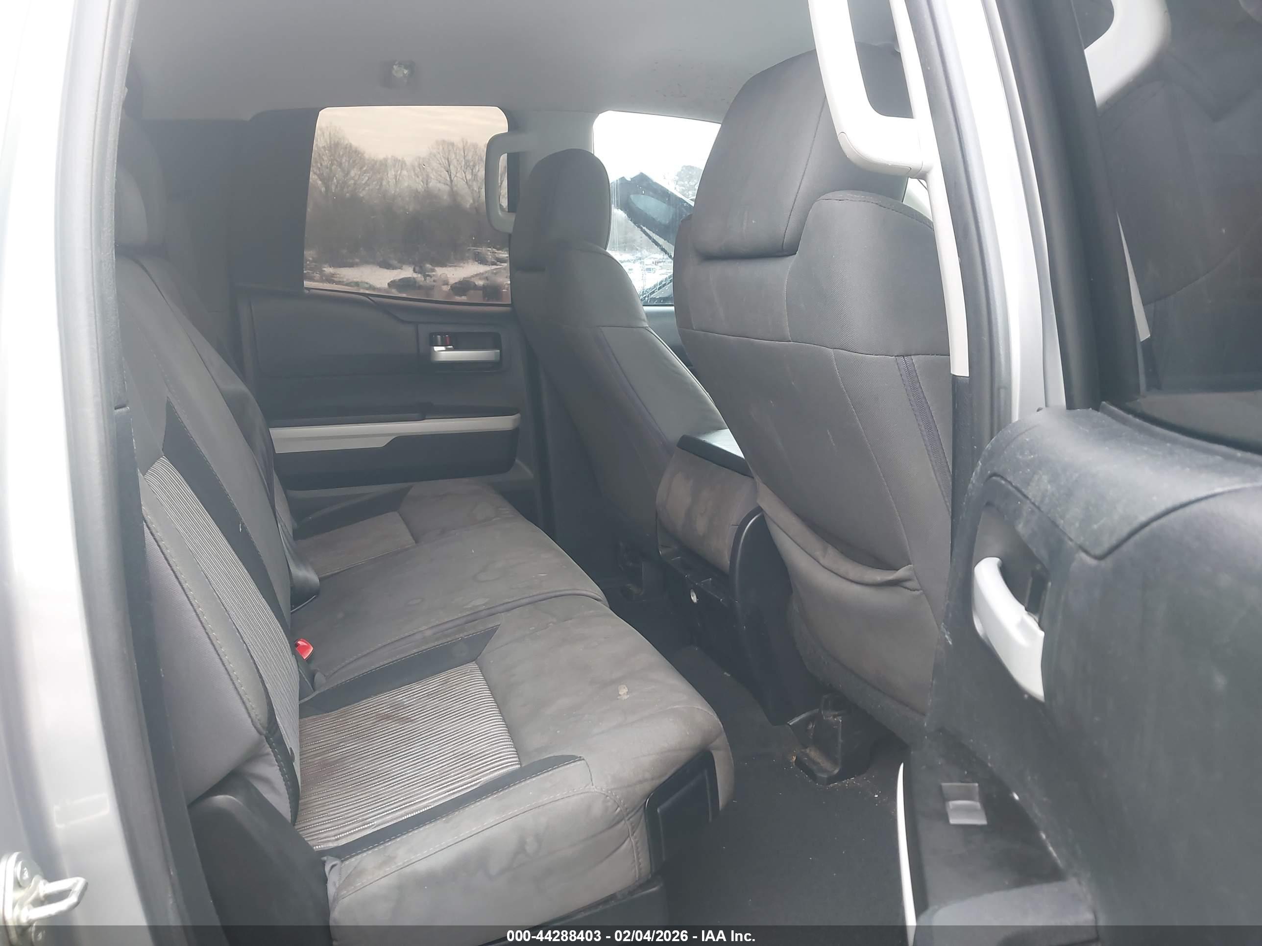 TOYOTA TUNDRA image 8