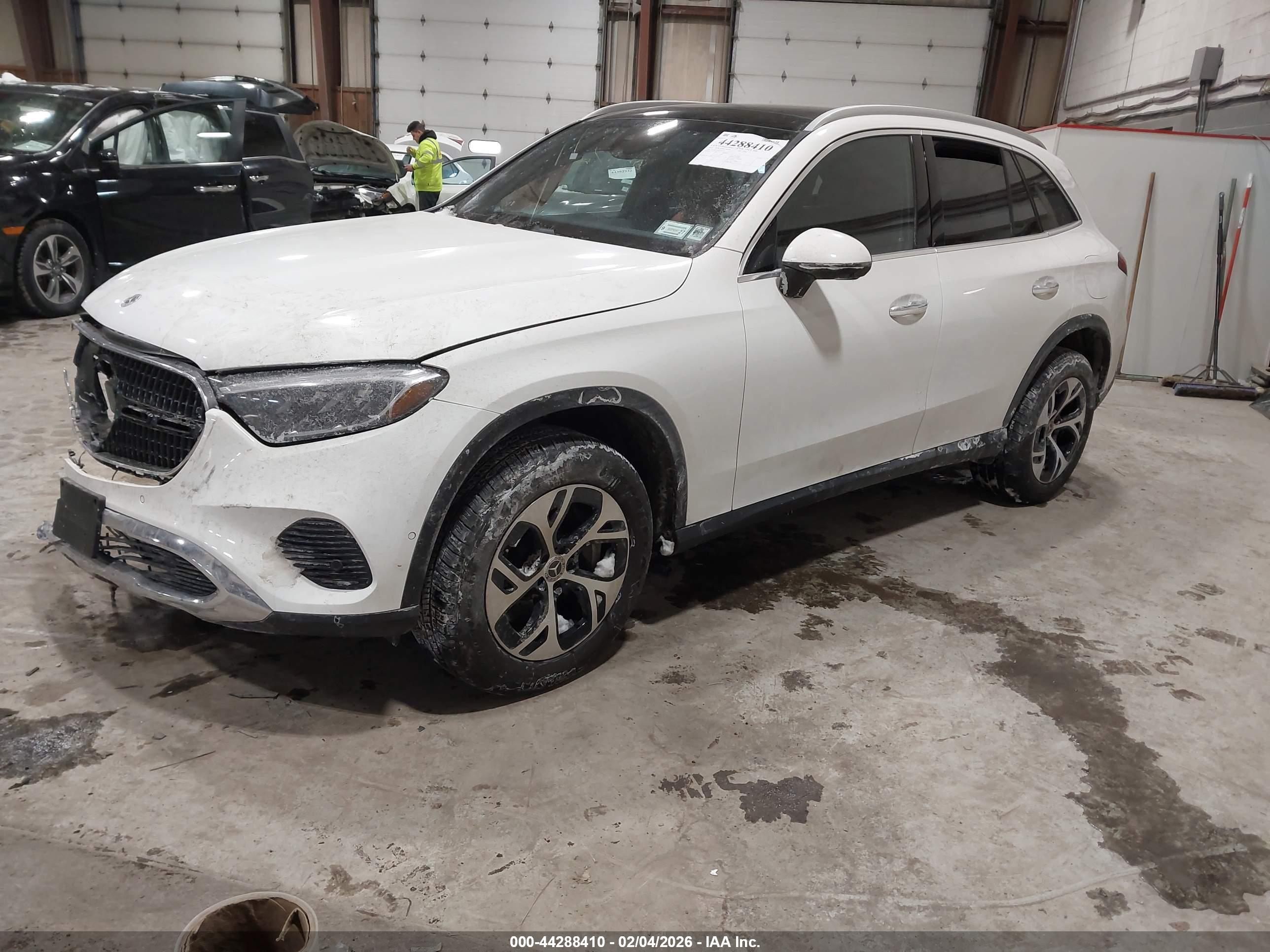 MERCEDES-BENZ GLC image 2