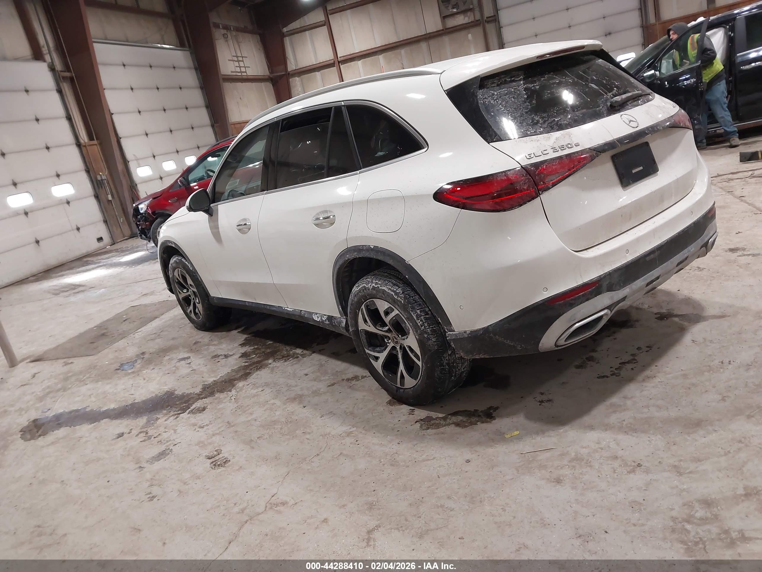 MERCEDES-BENZ GLC image 3