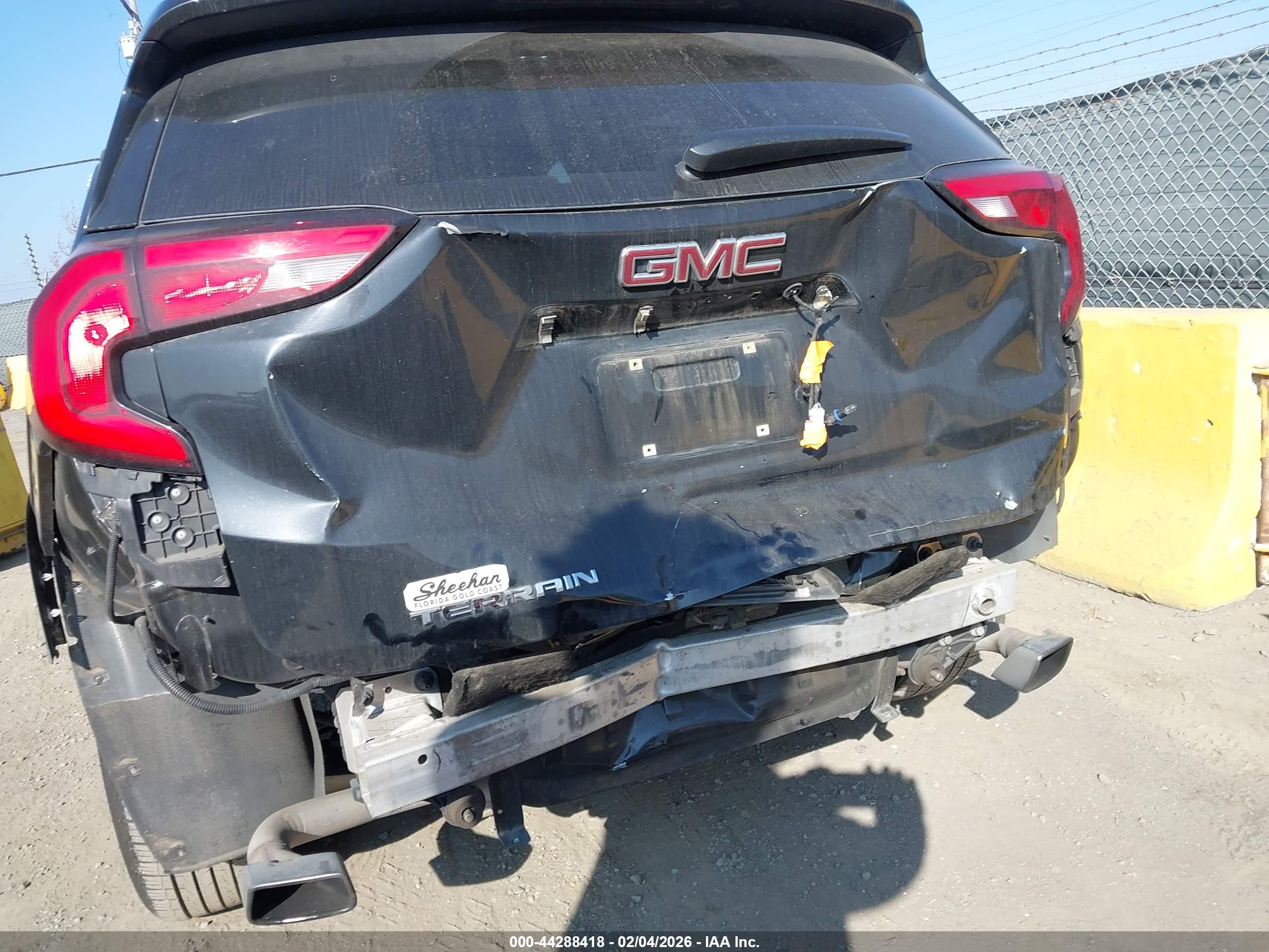 GMC TERRAIN image 6